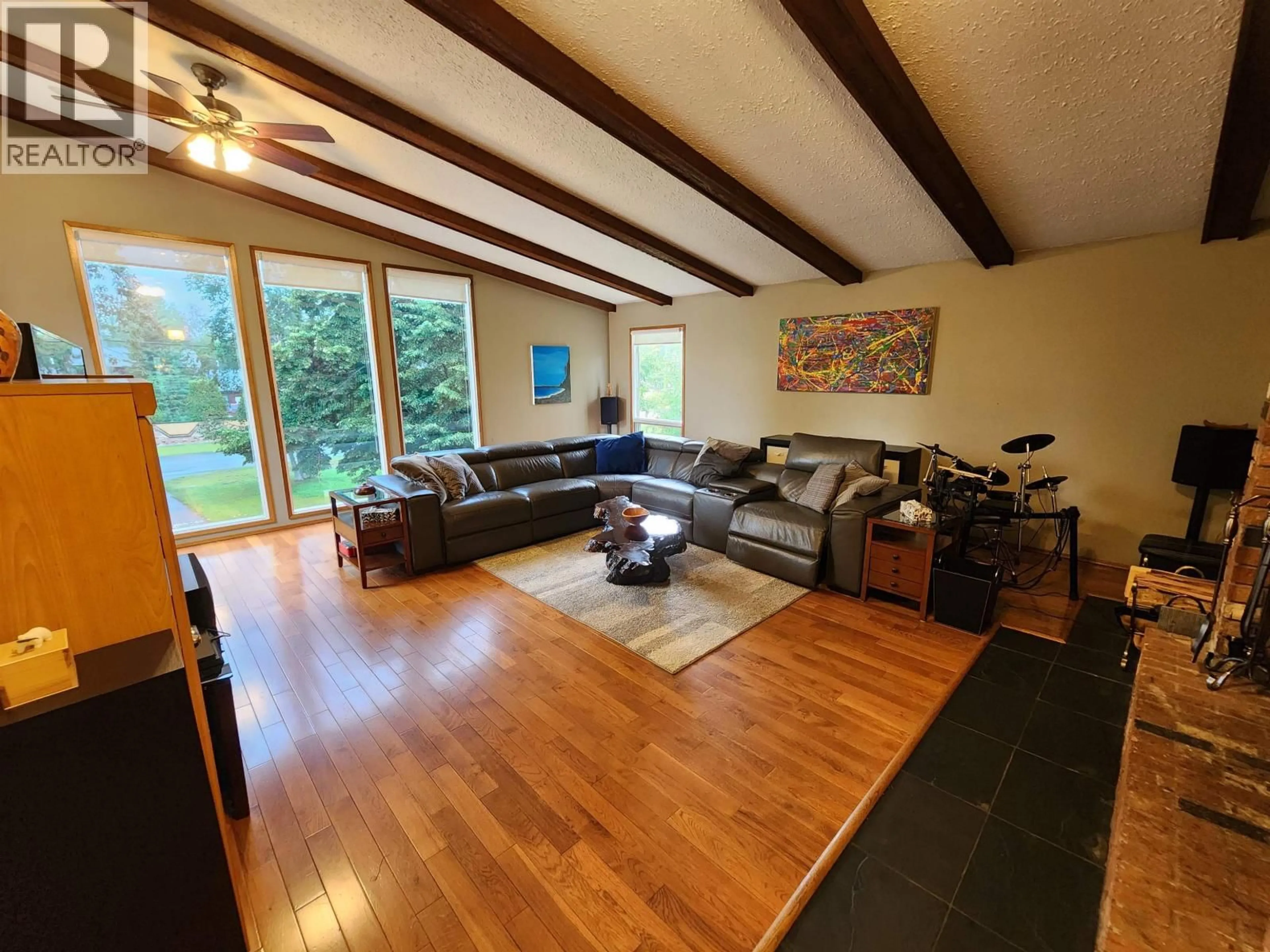 Living room with furniture, wood/laminate floor for 3696 ROSIA ROAD, Prince George British Columbia V2K4Y6