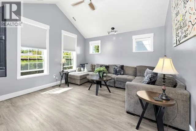 1048 WOODSWORTH ROAD, Gibsons 3