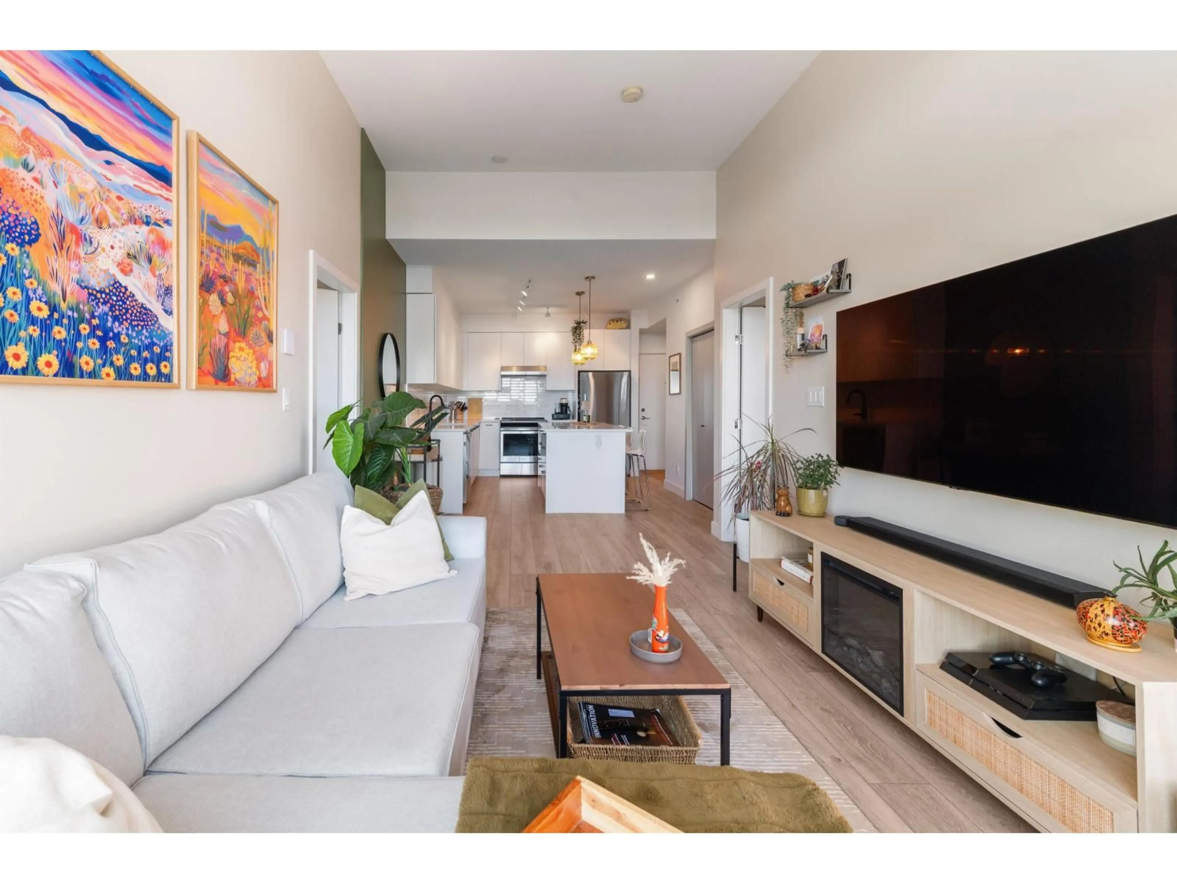 Living room with furniture, unknown for 517 - 7809 209 STREET, Langley British Columbia V2Y3N6