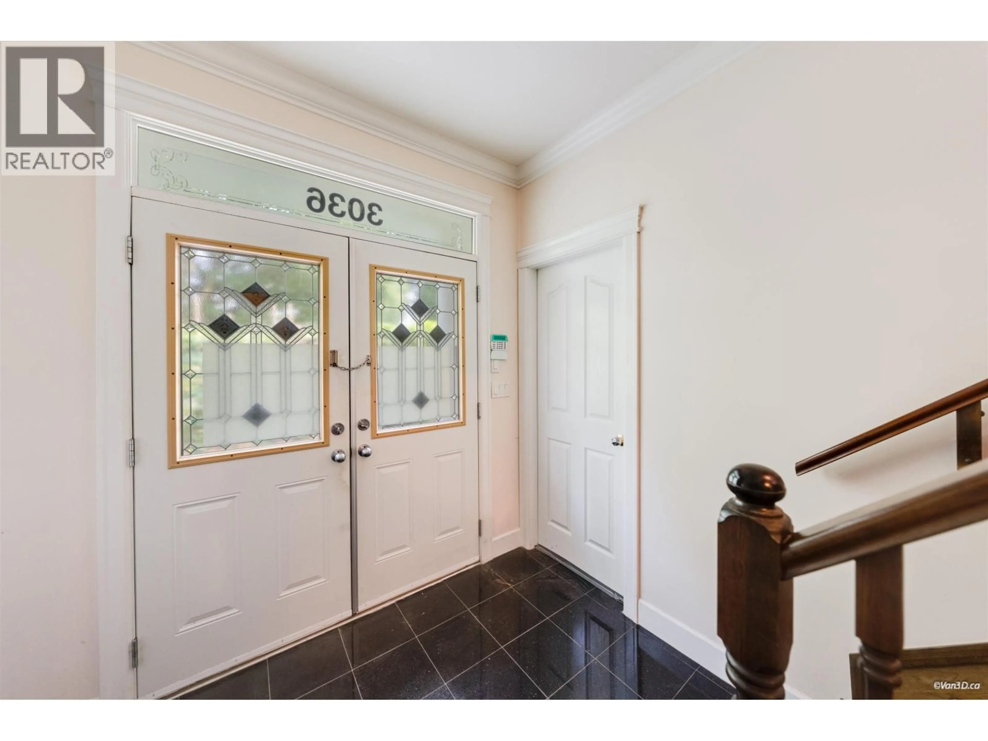 Indoor entryway for 3036 1ST AVENUE, Vancouver British Columbia V5M1B4