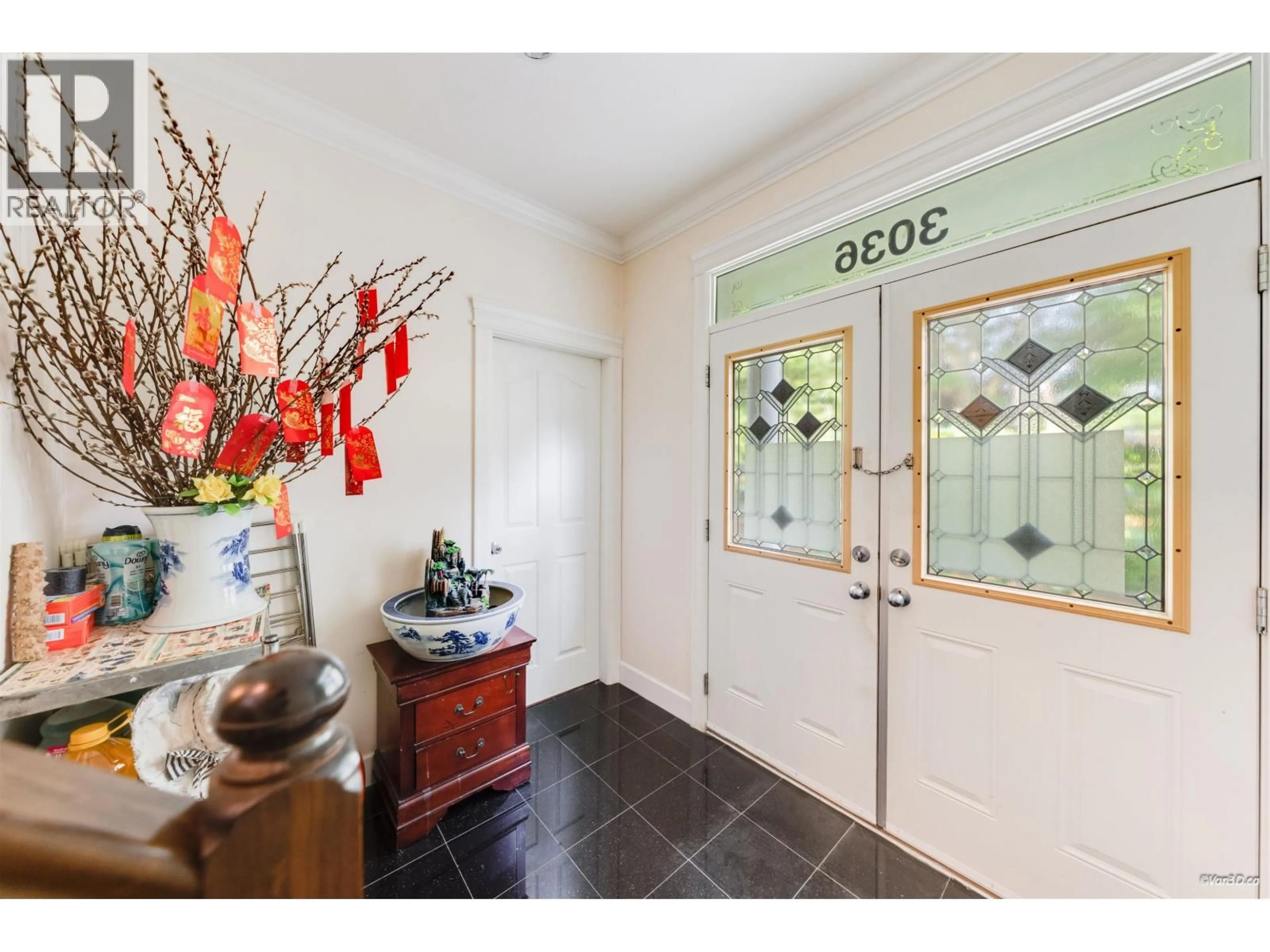 Indoor entryway for 3036 1ST AVENUE, Vancouver British Columbia V5M1B4