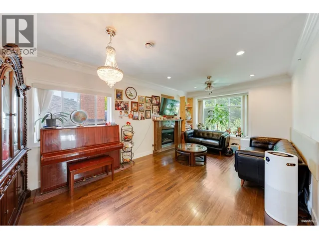 3036 1ST AVENUE, Vancouver 5