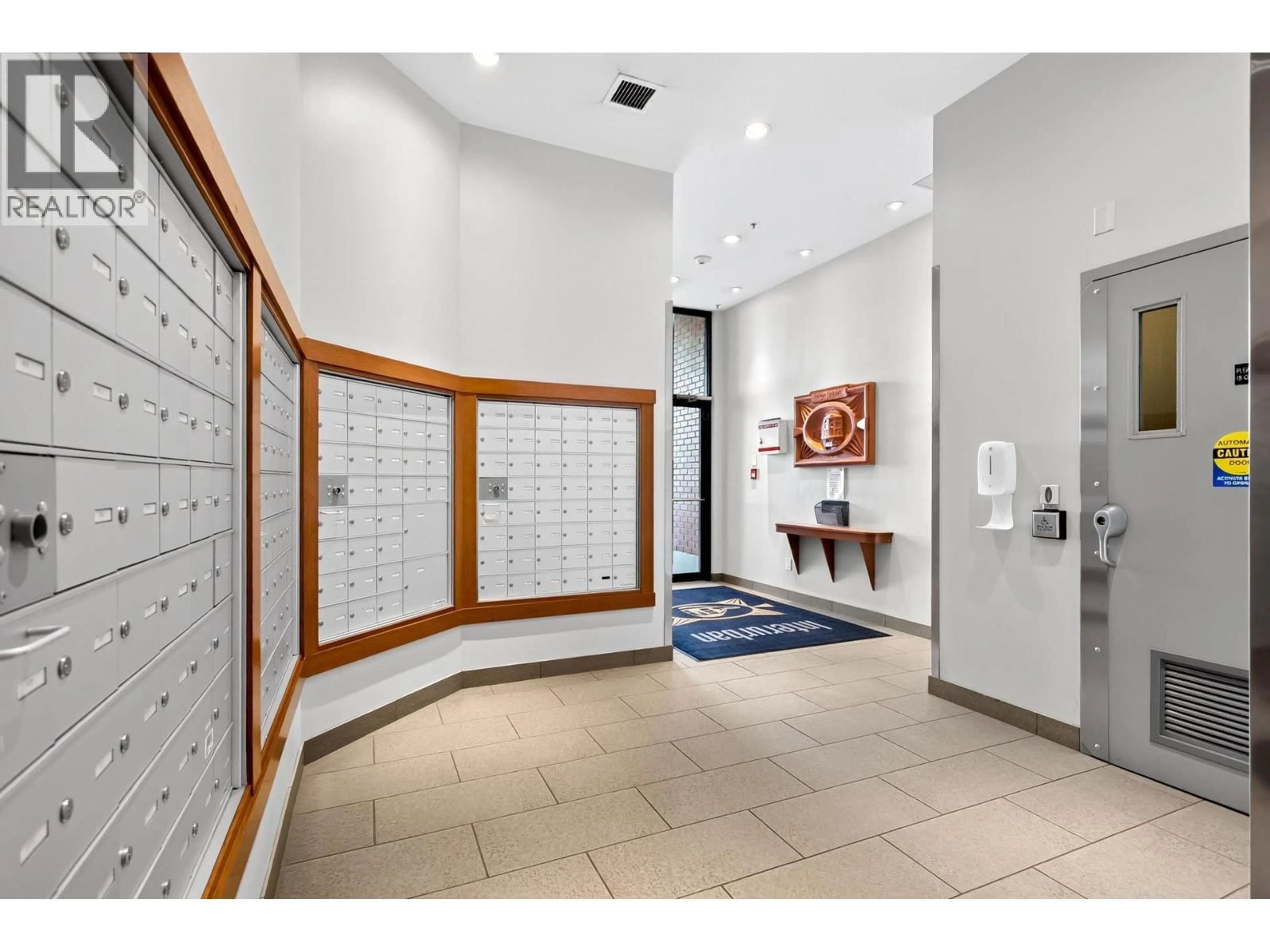 Indoor foyer for 406 - 14 BEGBIE STREET, New Westminster British Columbia V3M0C4