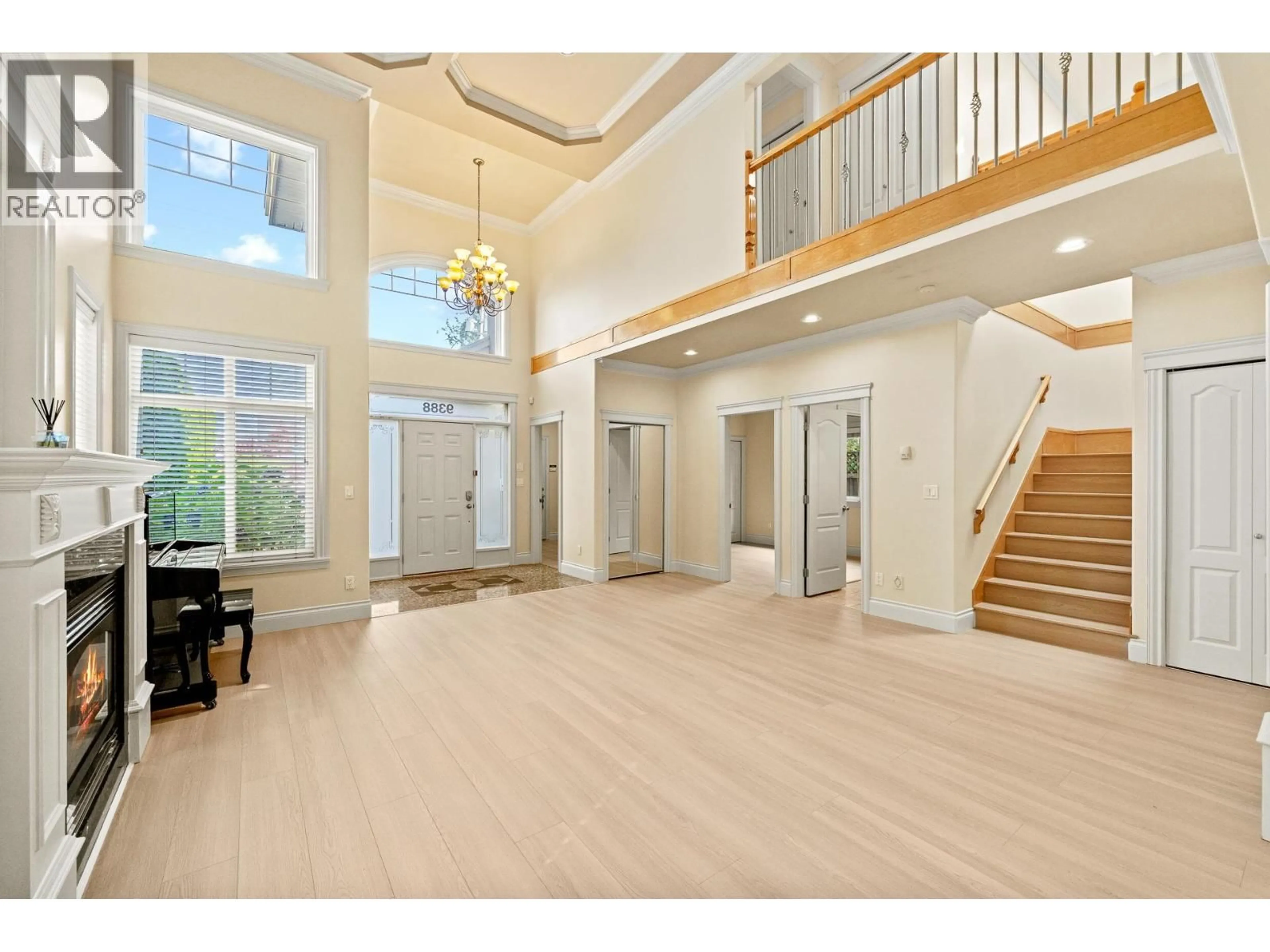 Indoor foyer for 9388 DOLPHIN AVENUE, Richmond British Columbia V6Y1C8