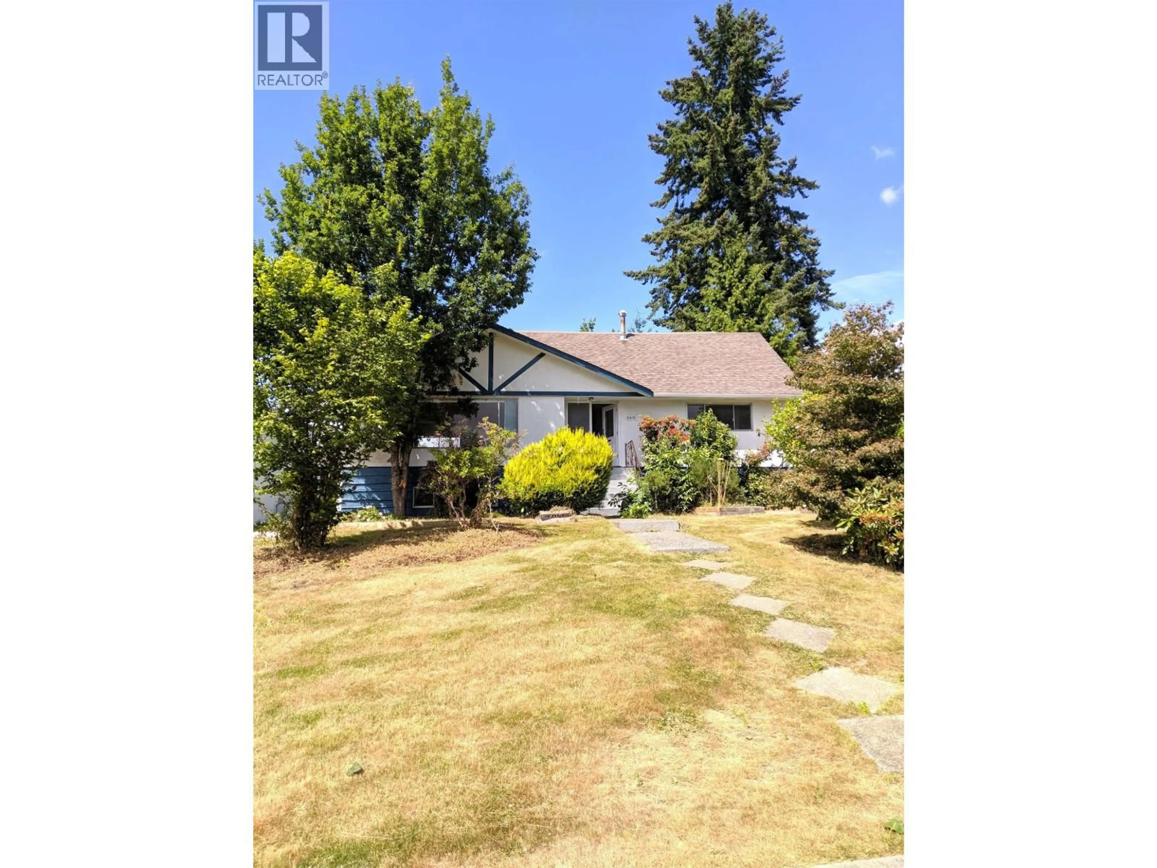 A pic from outside/outdoor area/front of a property/back of a property/a pic from drone, street for 6319 LOCHDALE STREET, Burnaby British Columbia V5B2M6