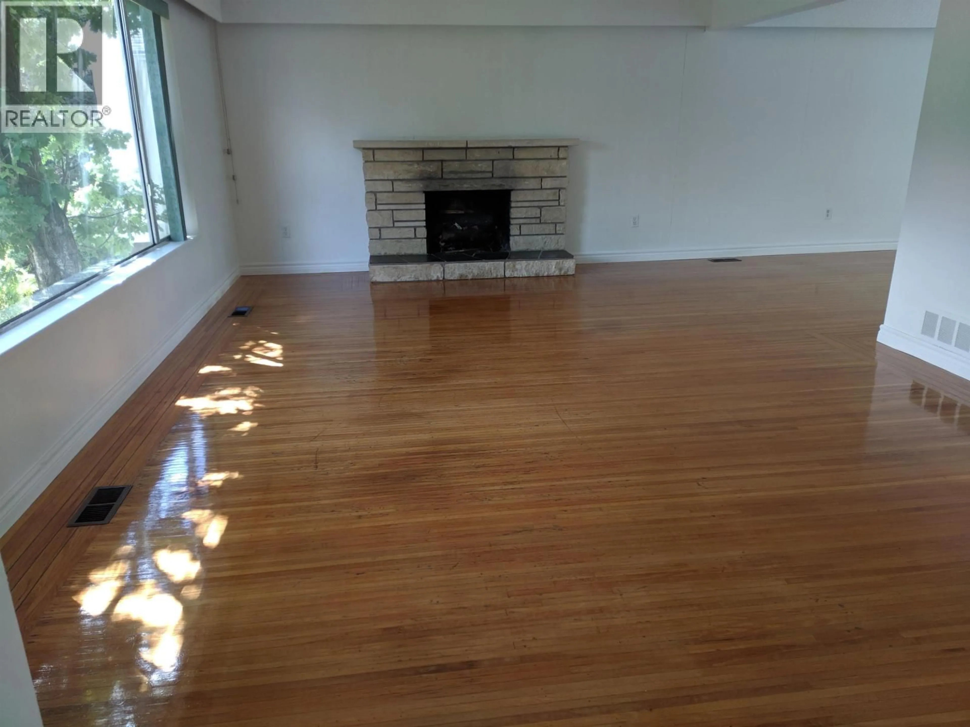 A pic of a room for 6319 LOCHDALE STREET, Burnaby British Columbia V5B2M6