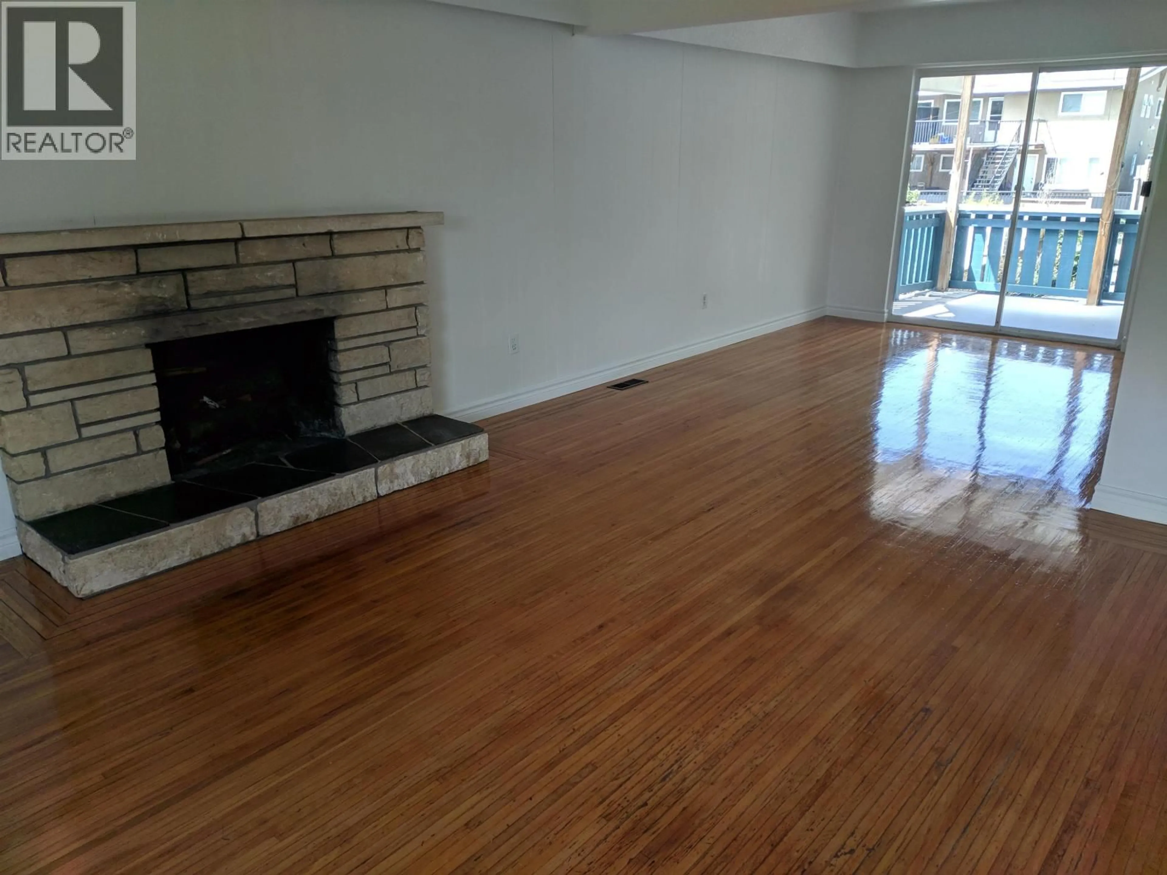 A pic of a room for 6319 LOCHDALE STREET, Burnaby British Columbia V5B2M6