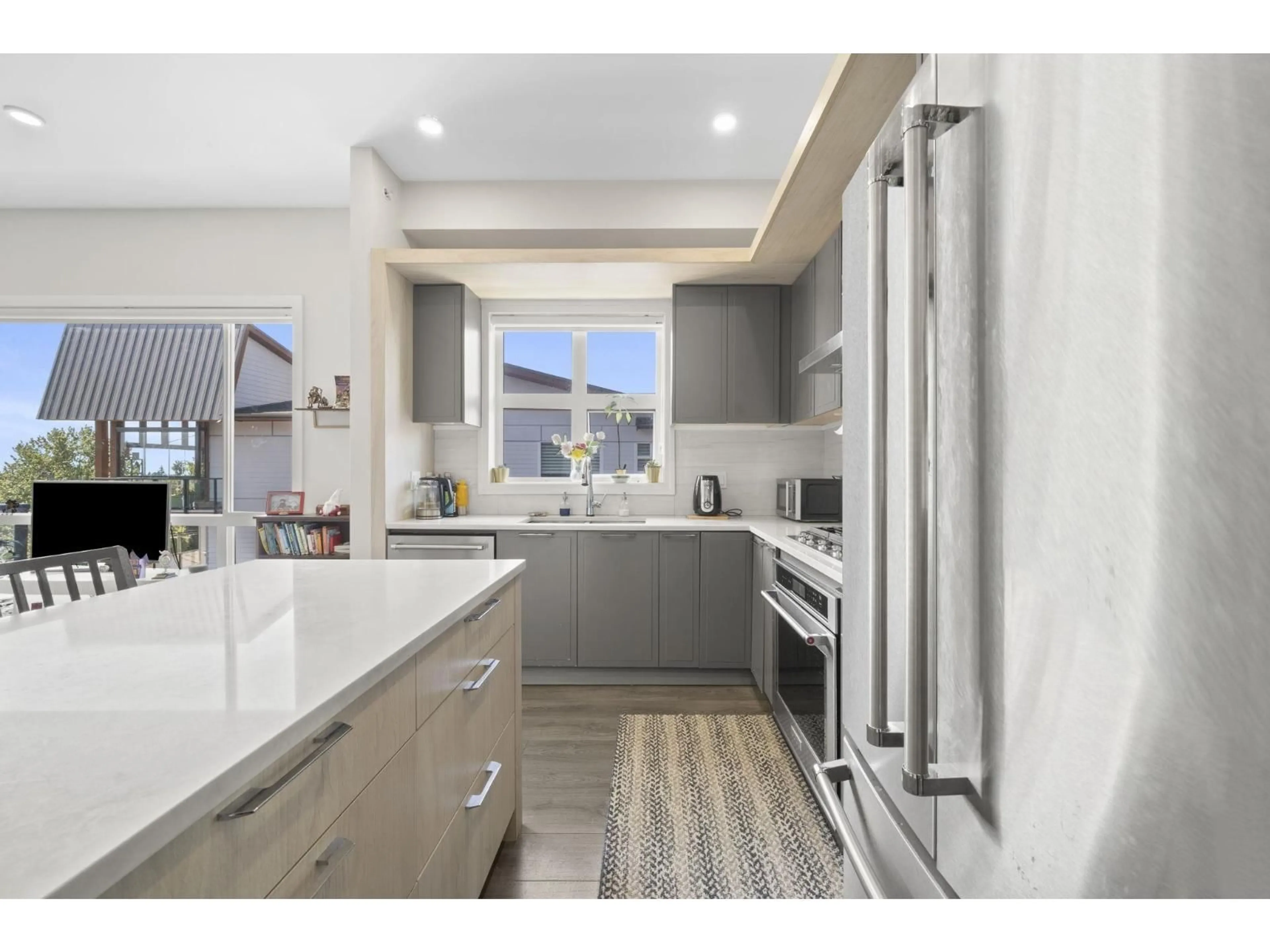 Open concept kitchen, ceramic/tile floor for 616 - 11507 84 AVENUE, Delta British Columbia V4C0E5
