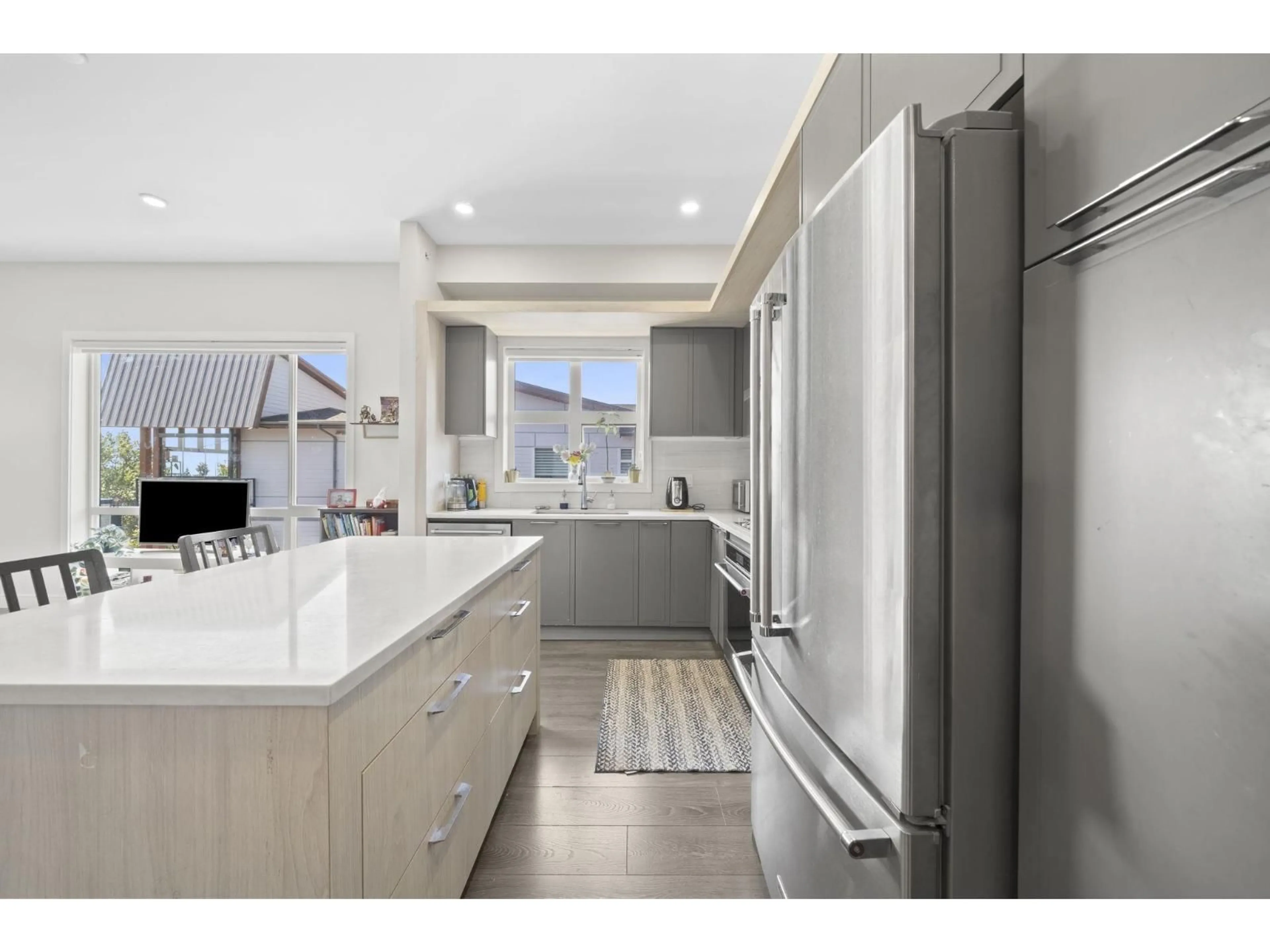 Contemporary kitchen, ceramic/tile floor for 616 - 11507 84 AVENUE, Delta British Columbia V4C0E5