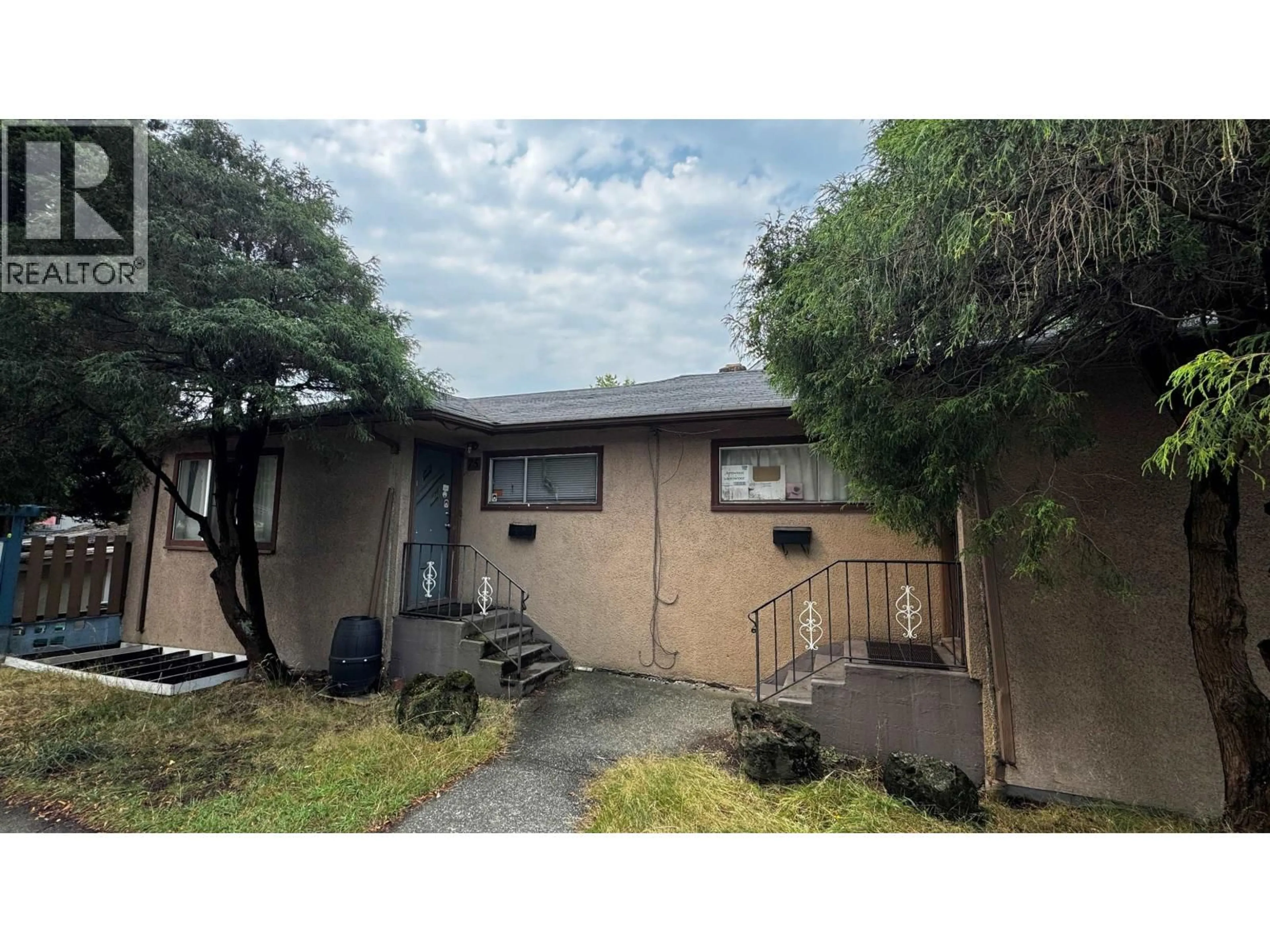 A pic from outside/outdoor area/front of a property/back of a property/a pic from drone, street for 75 NANAIMO STREET, Vancouver British Columbia V5L3G3