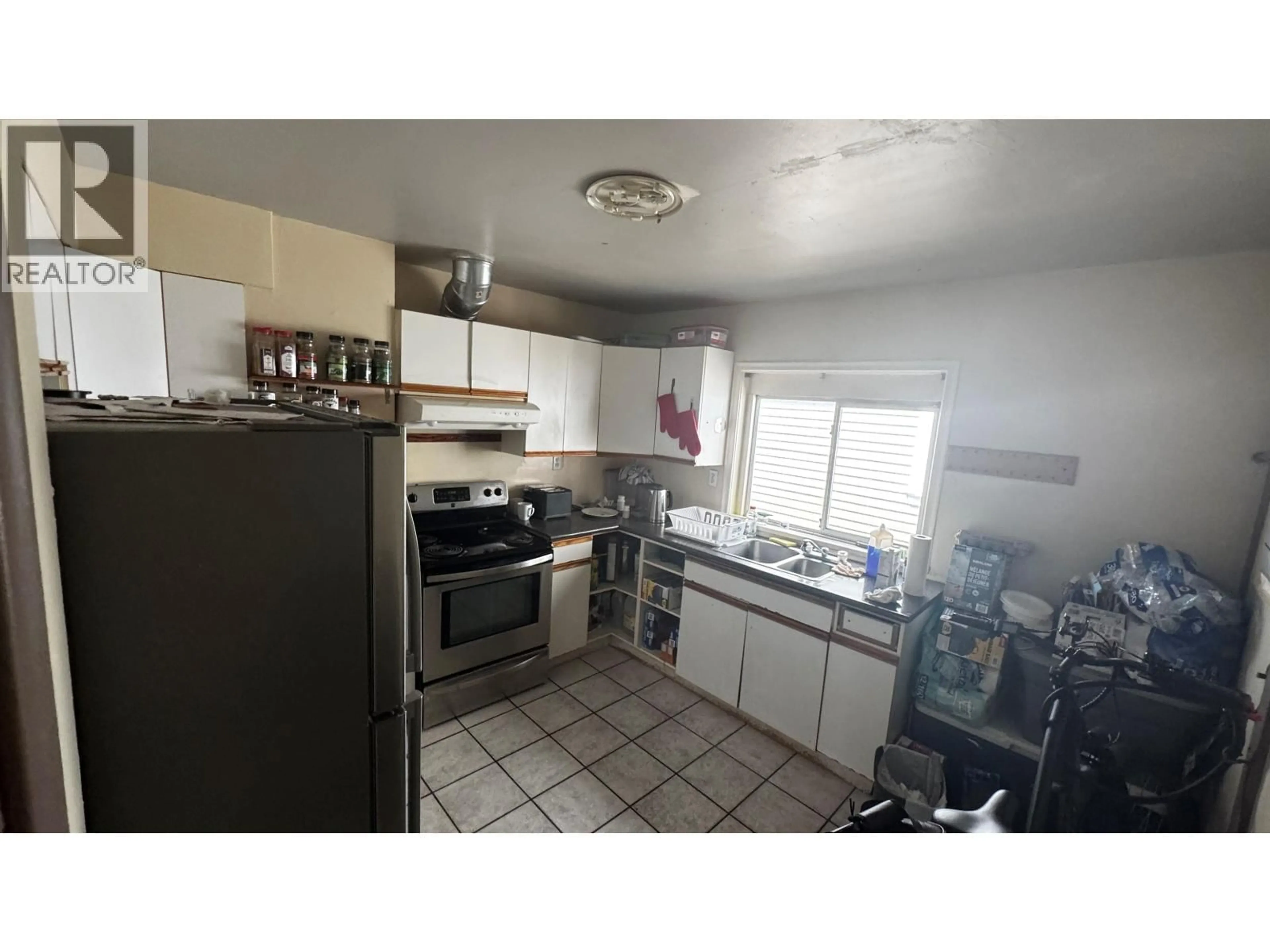 Standard kitchen, unknown for 75 NANAIMO STREET, Vancouver British Columbia V5L3G3