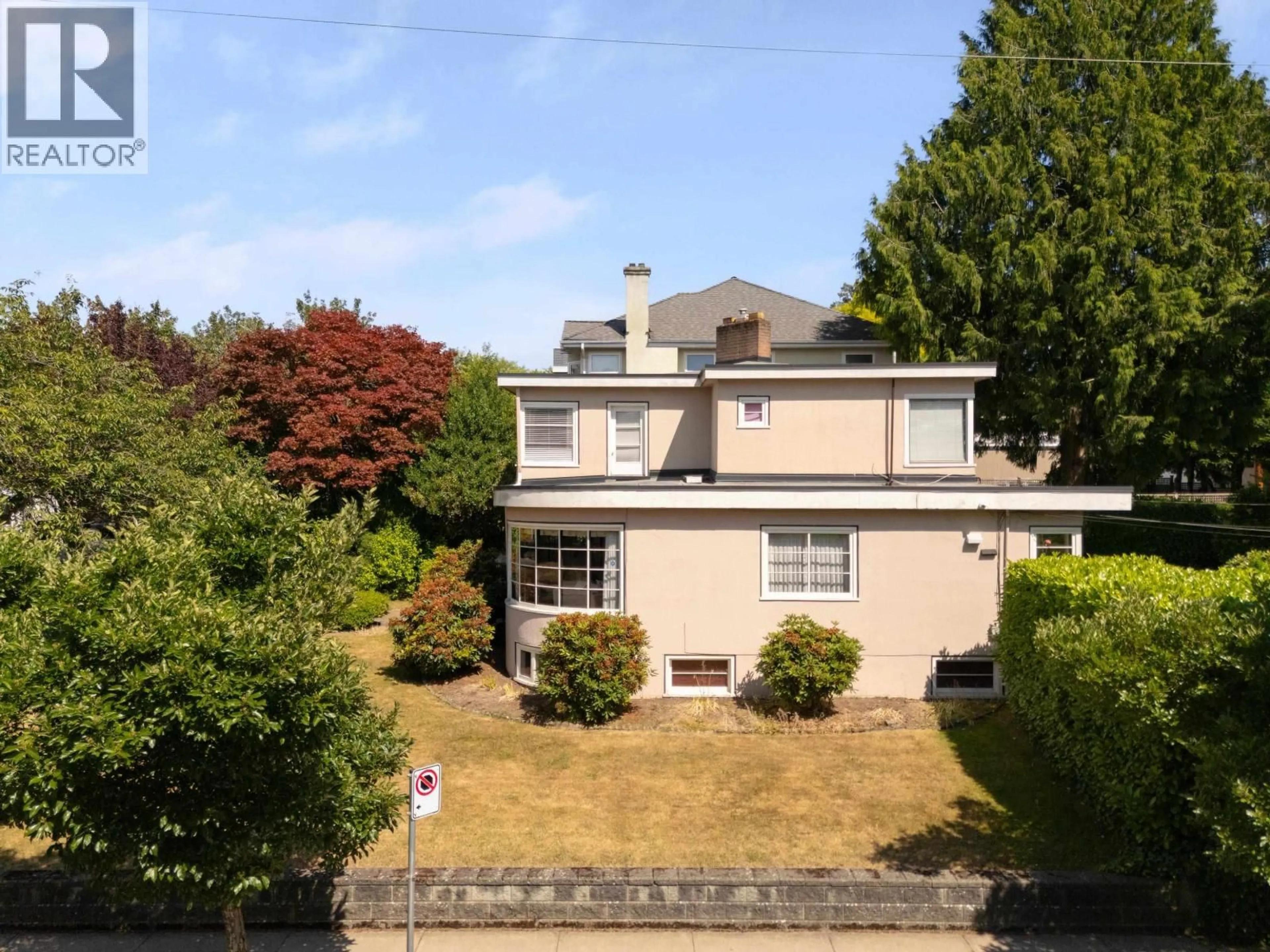 A pic from outside/outdoor area/front of a property/back of a property/a pic from drone, street for 696 27TH AVENUE, Vancouver British Columbia V5Z2G4