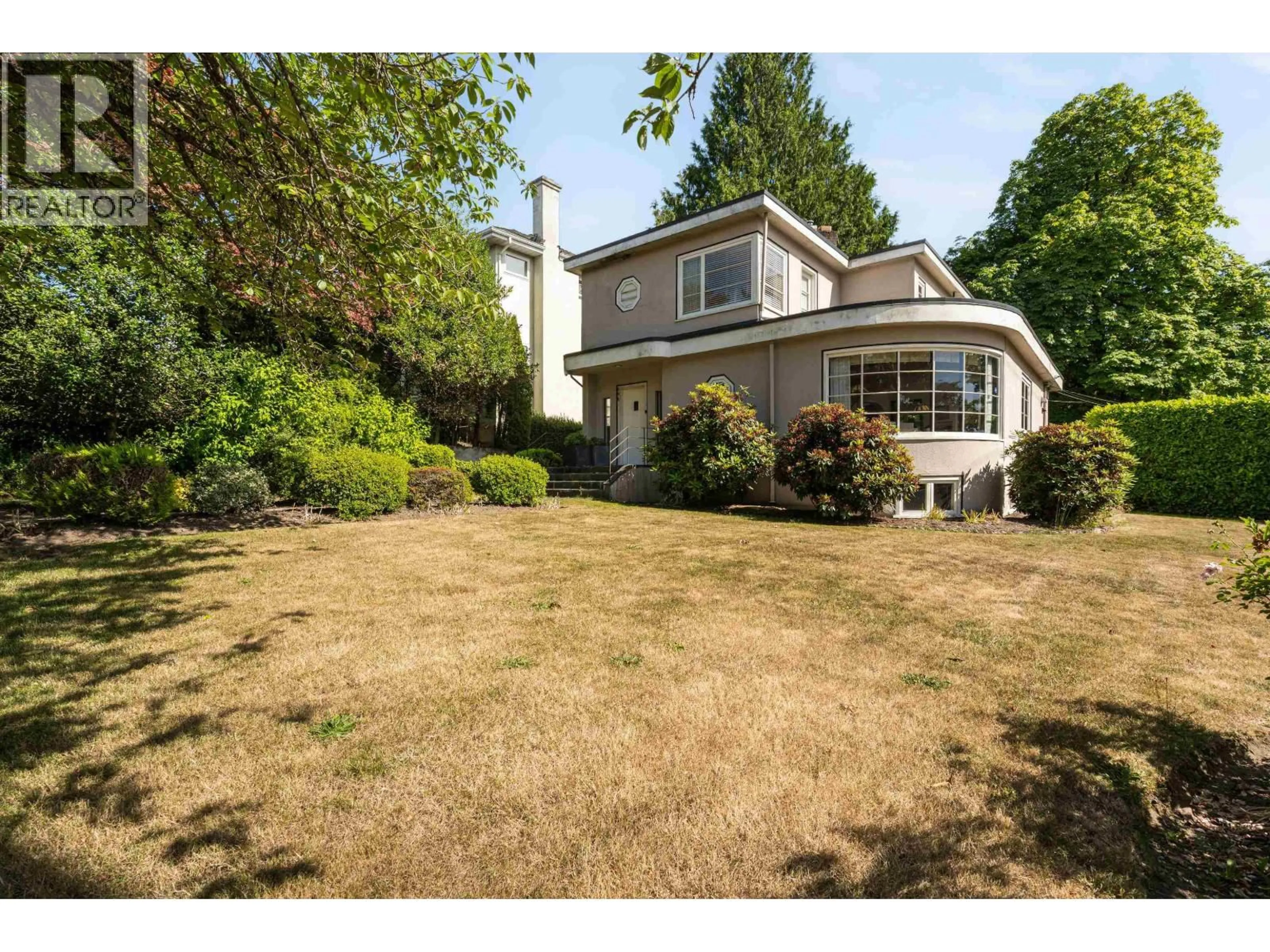 A pic from outside/outdoor area/front of a property/back of a property/a pic from drone, street for 696 27TH AVENUE, Vancouver British Columbia V5Z2G4