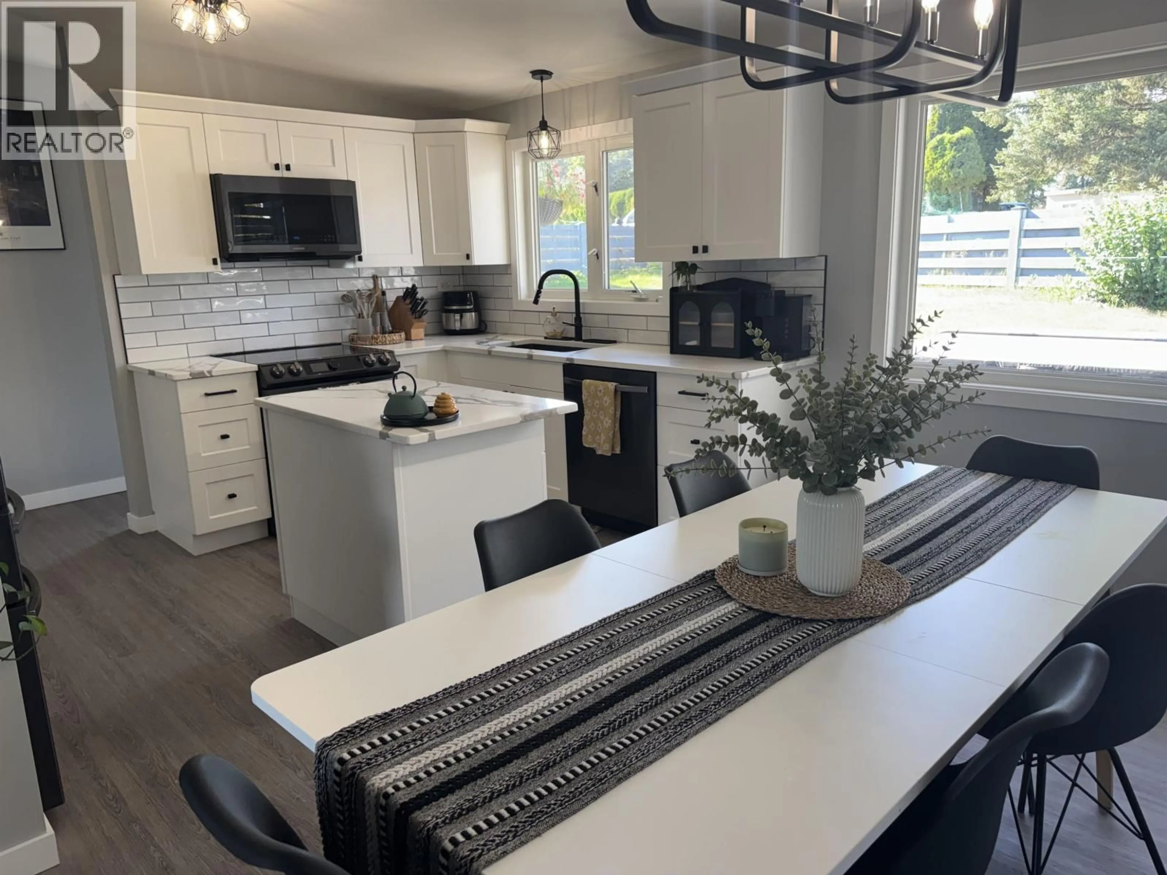 Open concept kitchen, unknown for 1263 JOHNSTON AVENUE, Quesnel British Columbia V2J3C6