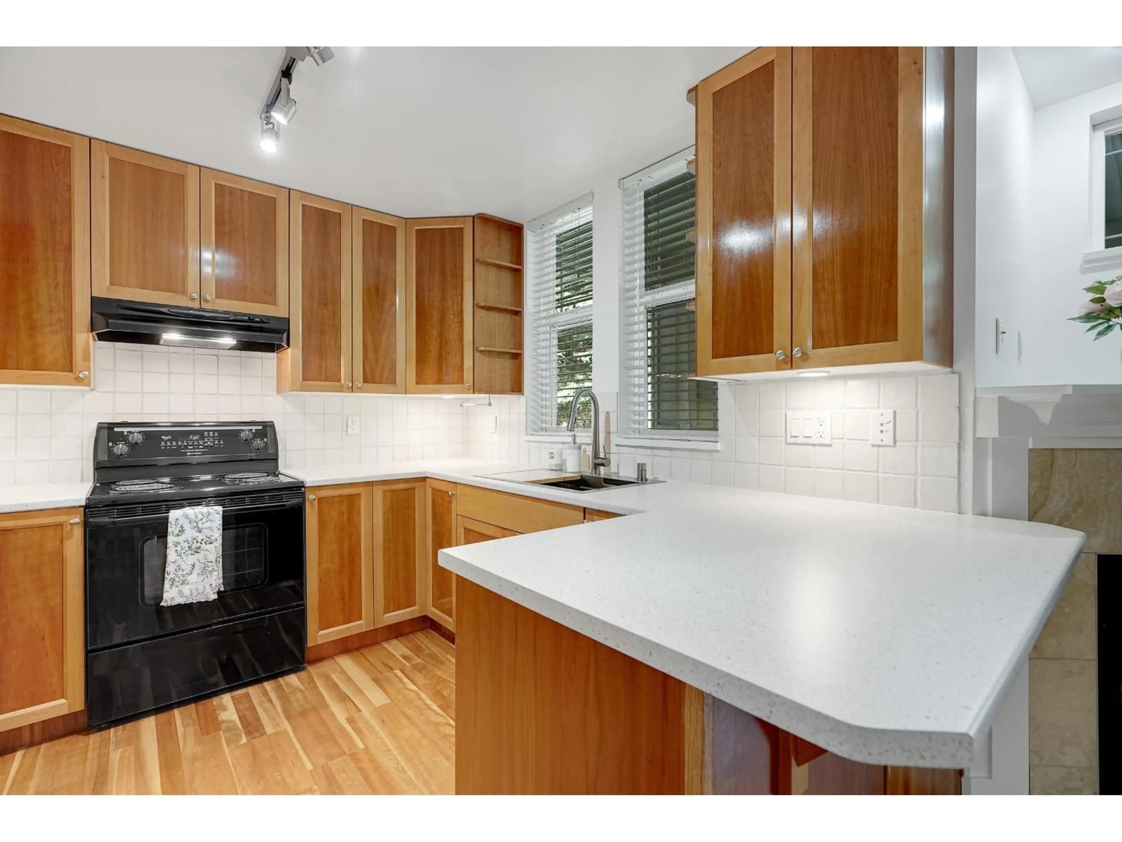 Standard kitchen, wood/laminate floor for 211 - 15350 16A AVENUE, Surrey British Columbia V4A1S9