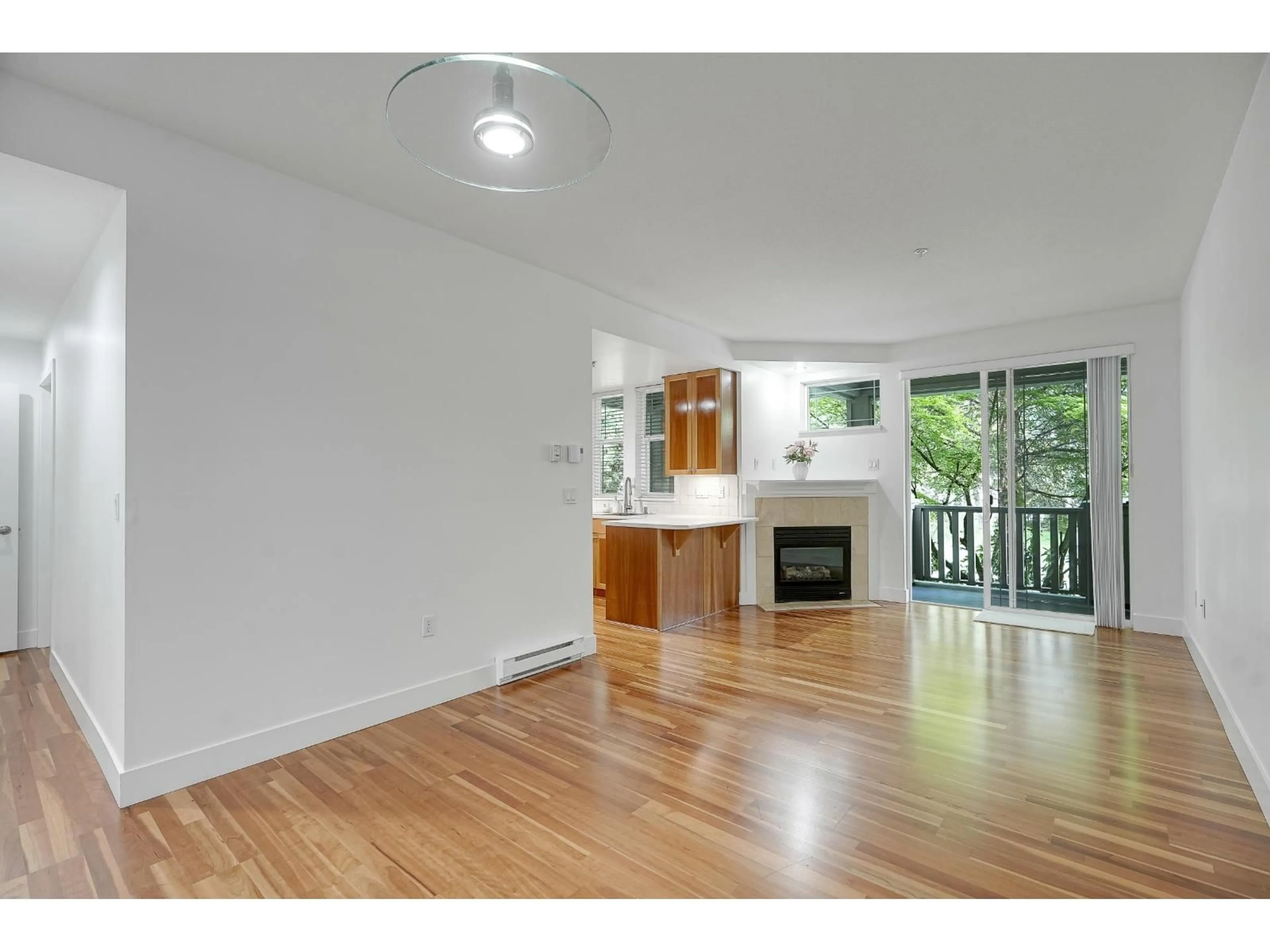 Unknown for 211 - 15350 16A AVENUE, Surrey British Columbia V4A1S9