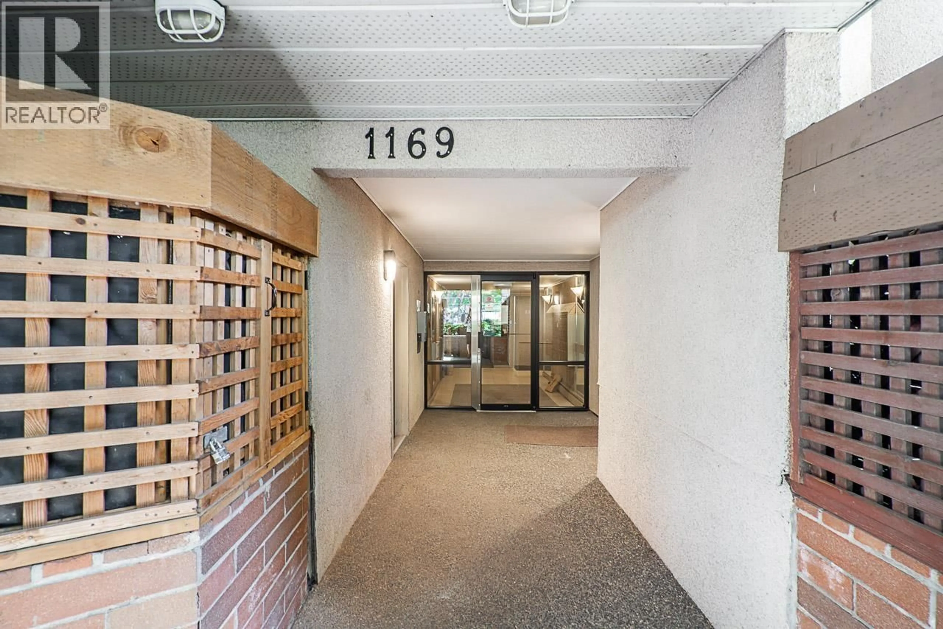 Indoor foyer for 203 - 1169 NELSON STREET, Vancouver British Columbia V6E1J3