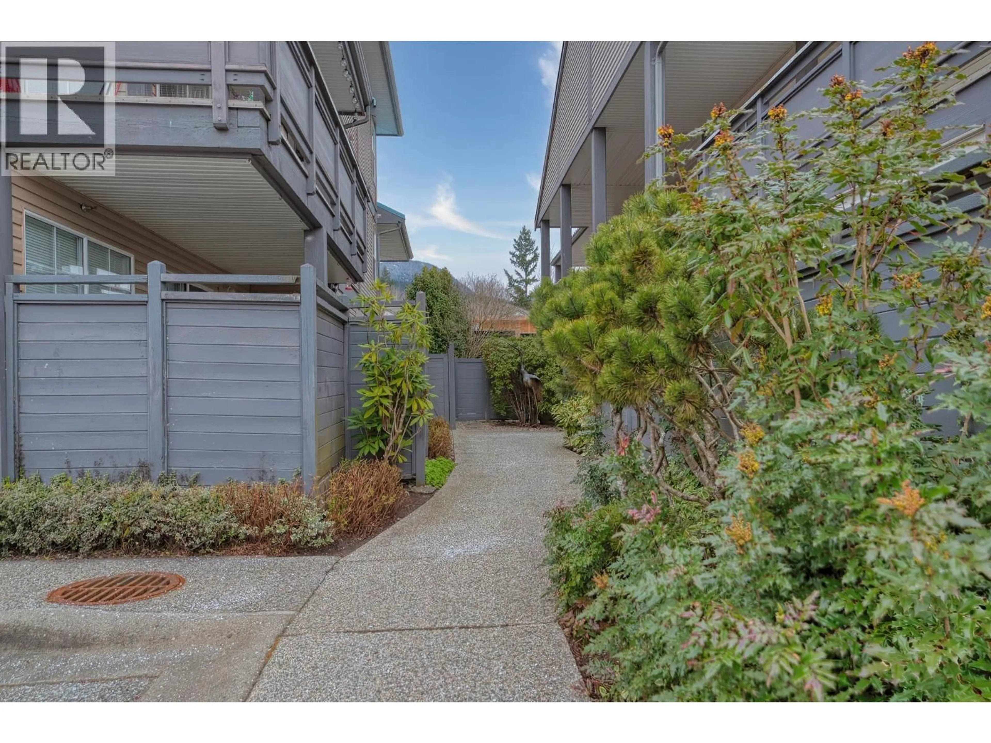 Patio, street for 20 - 689 PARK ROAD, Gibsons British Columbia V0N1V7