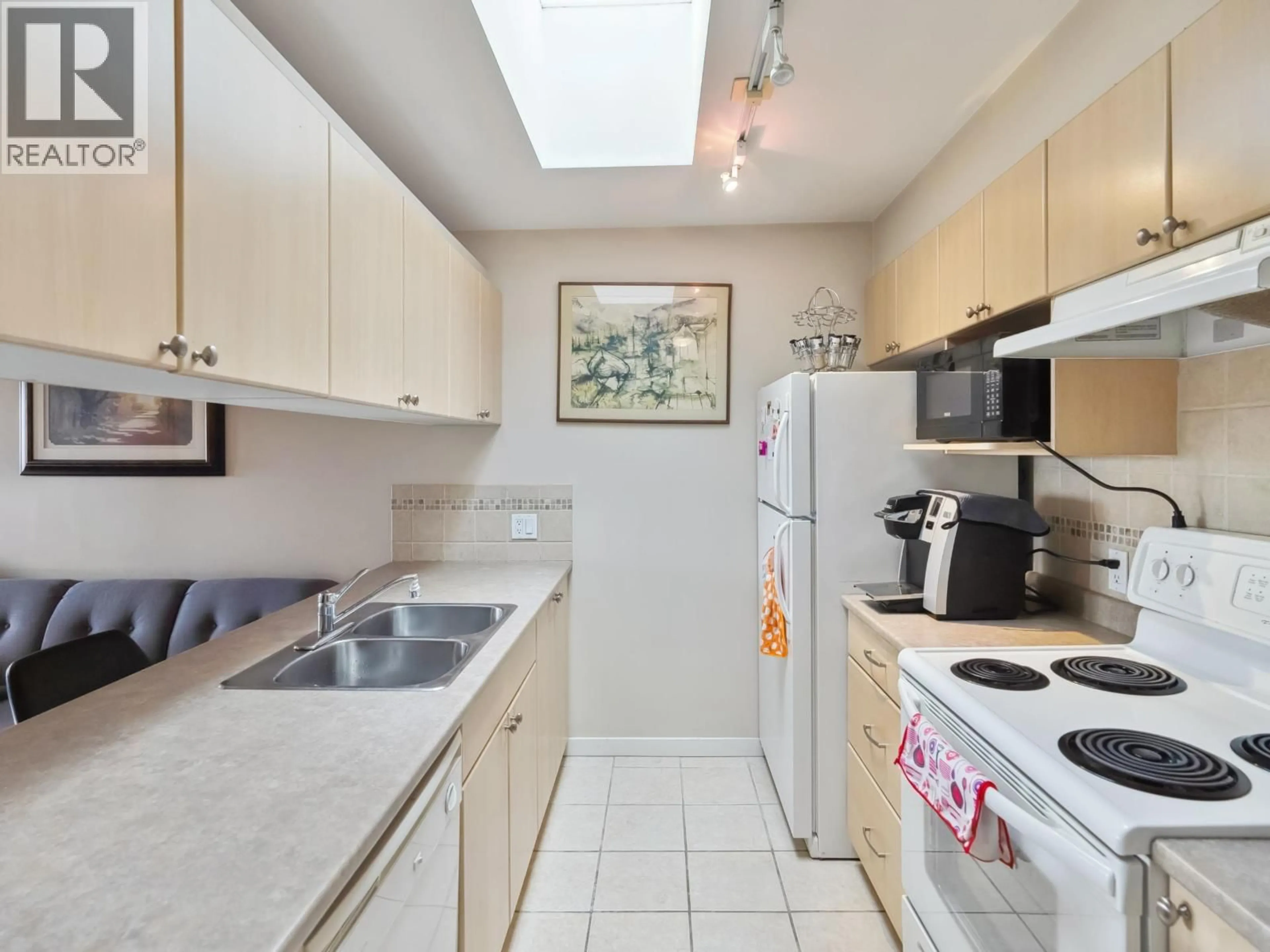 Standard kitchen, unknown for 416 - 2891 HASTINGS STREET, Vancouver British Columbia V5K5J8