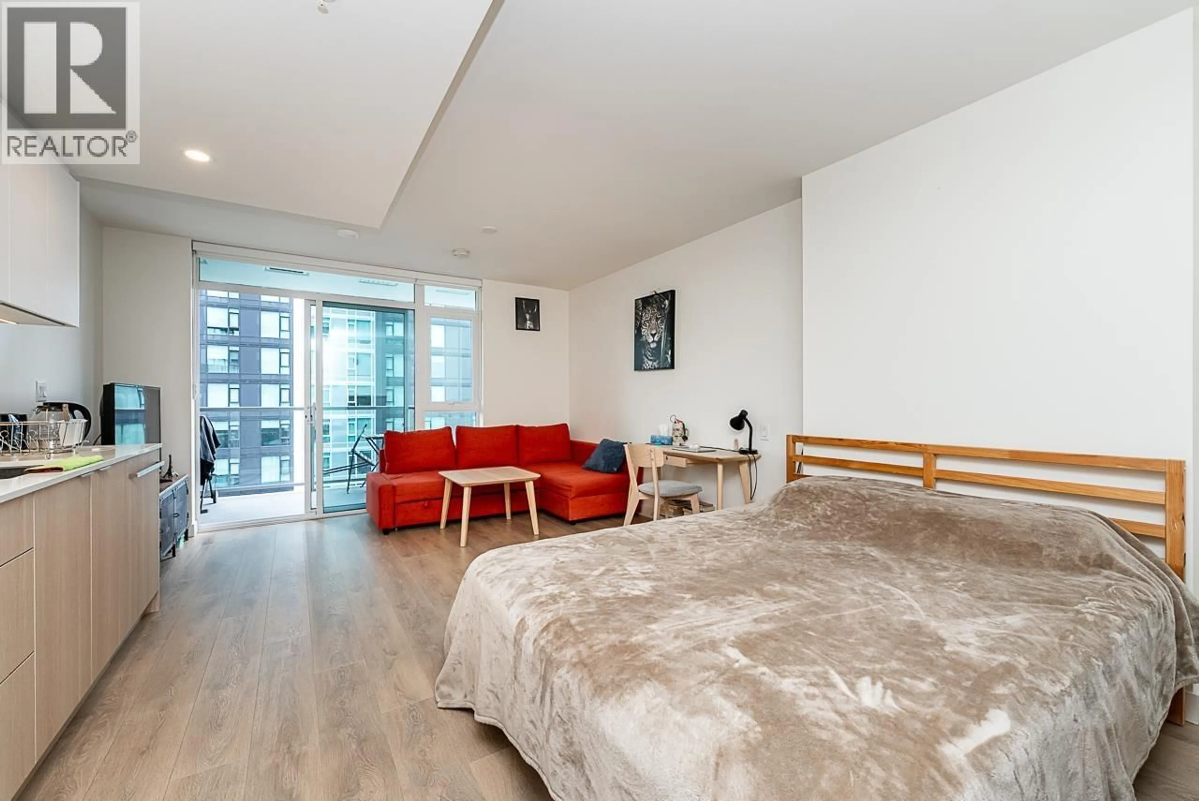 Bedroom with bed, unknown for 1705 - 308 ALDERSON AVENUE, Coquitlam British Columbia V3K0J2