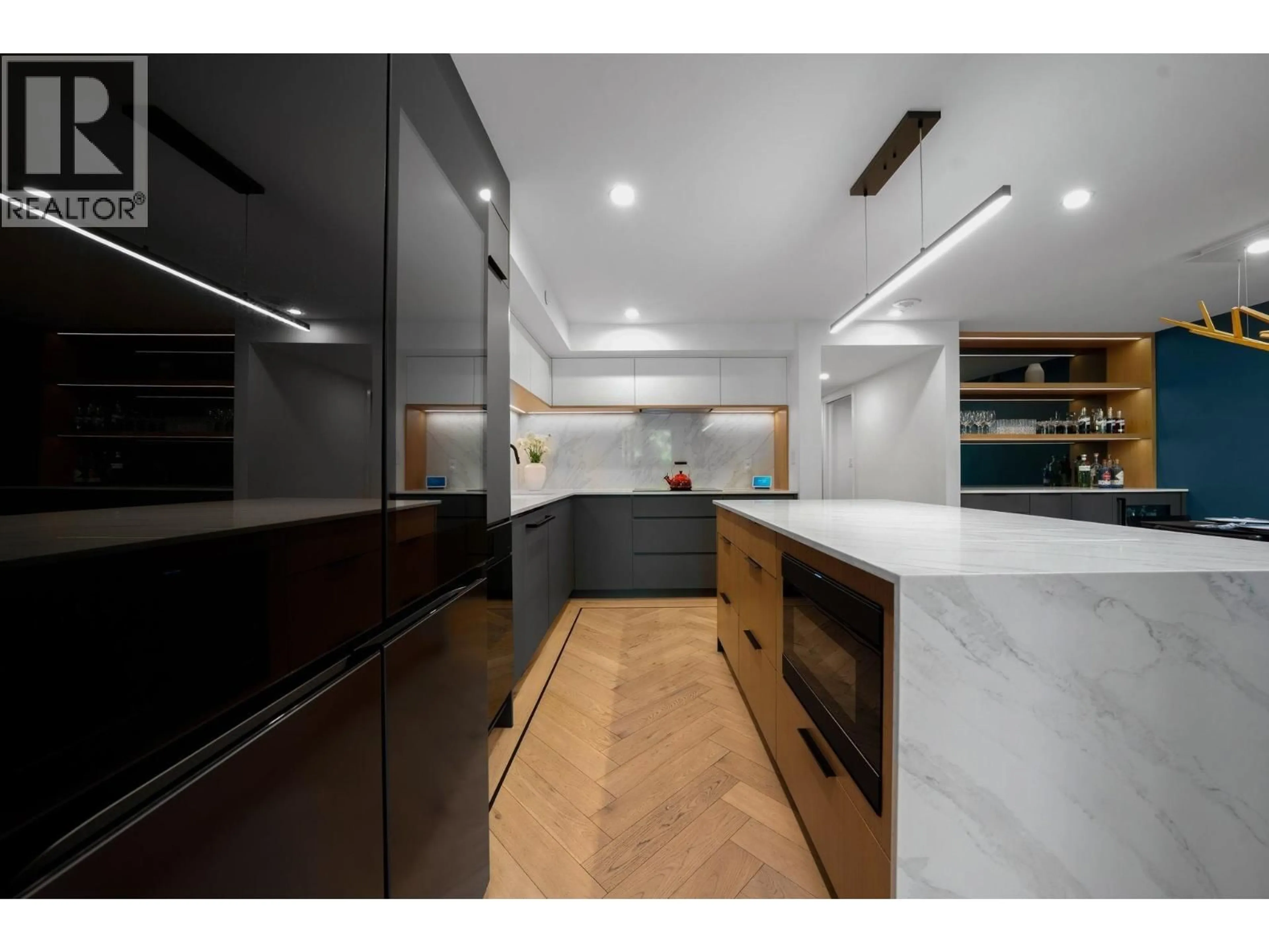 Contemporary kitchen, wood/laminate floor for 918 HOMER STREET, Vancouver British Columbia V6B1T7