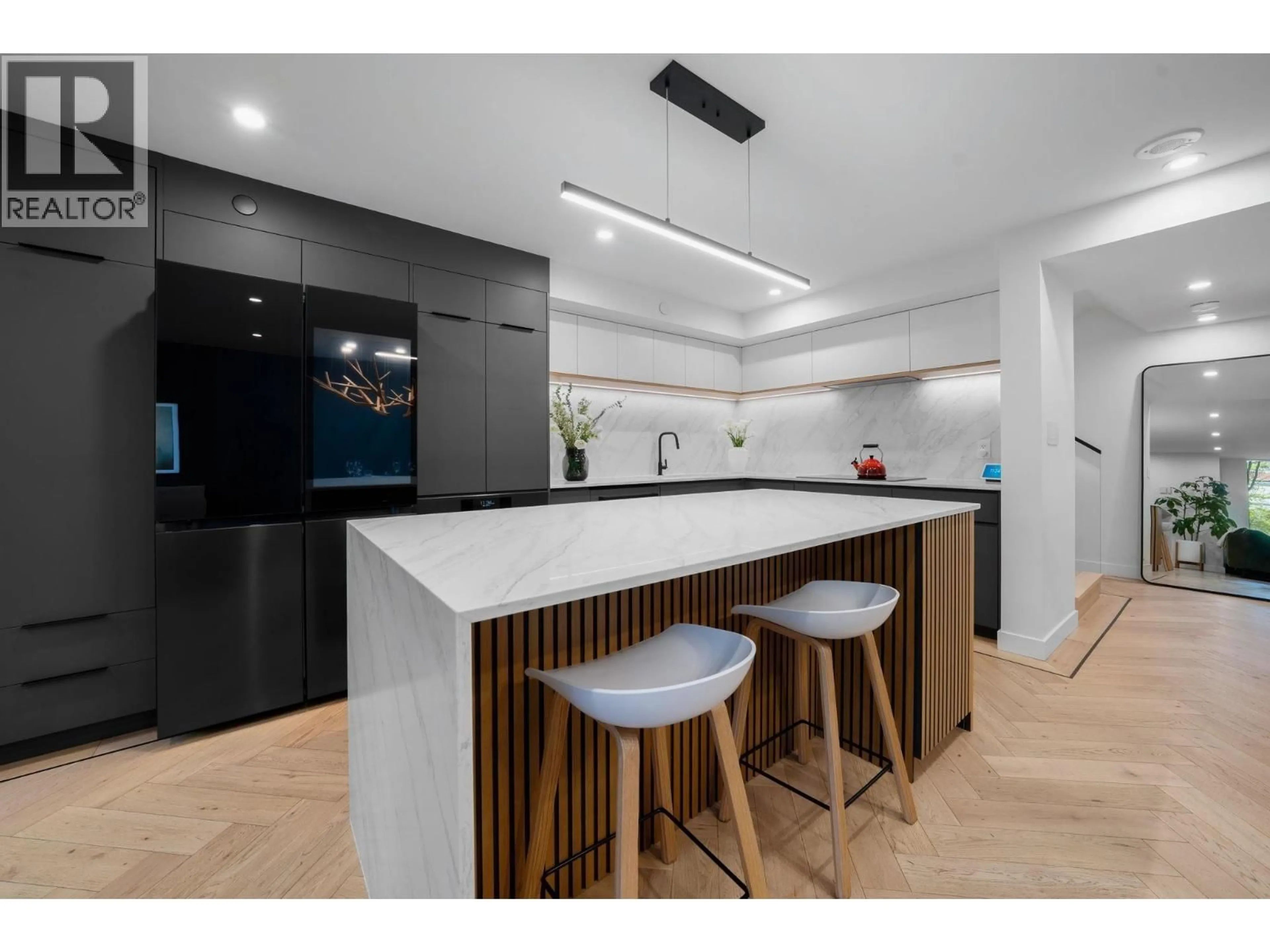 Contemporary kitchen, unknown for 918 HOMER STREET, Vancouver British Columbia V6B1T7