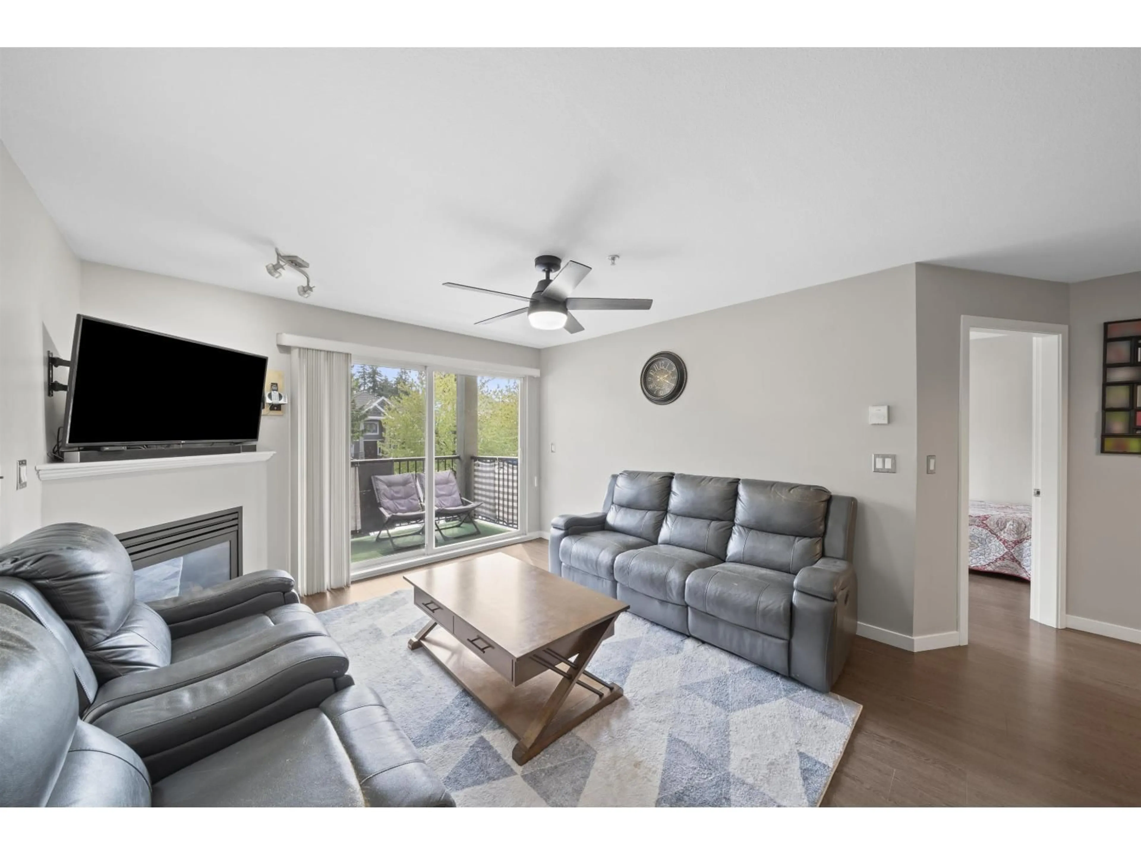 Living room with furniture, unknown for 207 - 12083 92A AVENUE, Surrey British Columbia V3V8C8