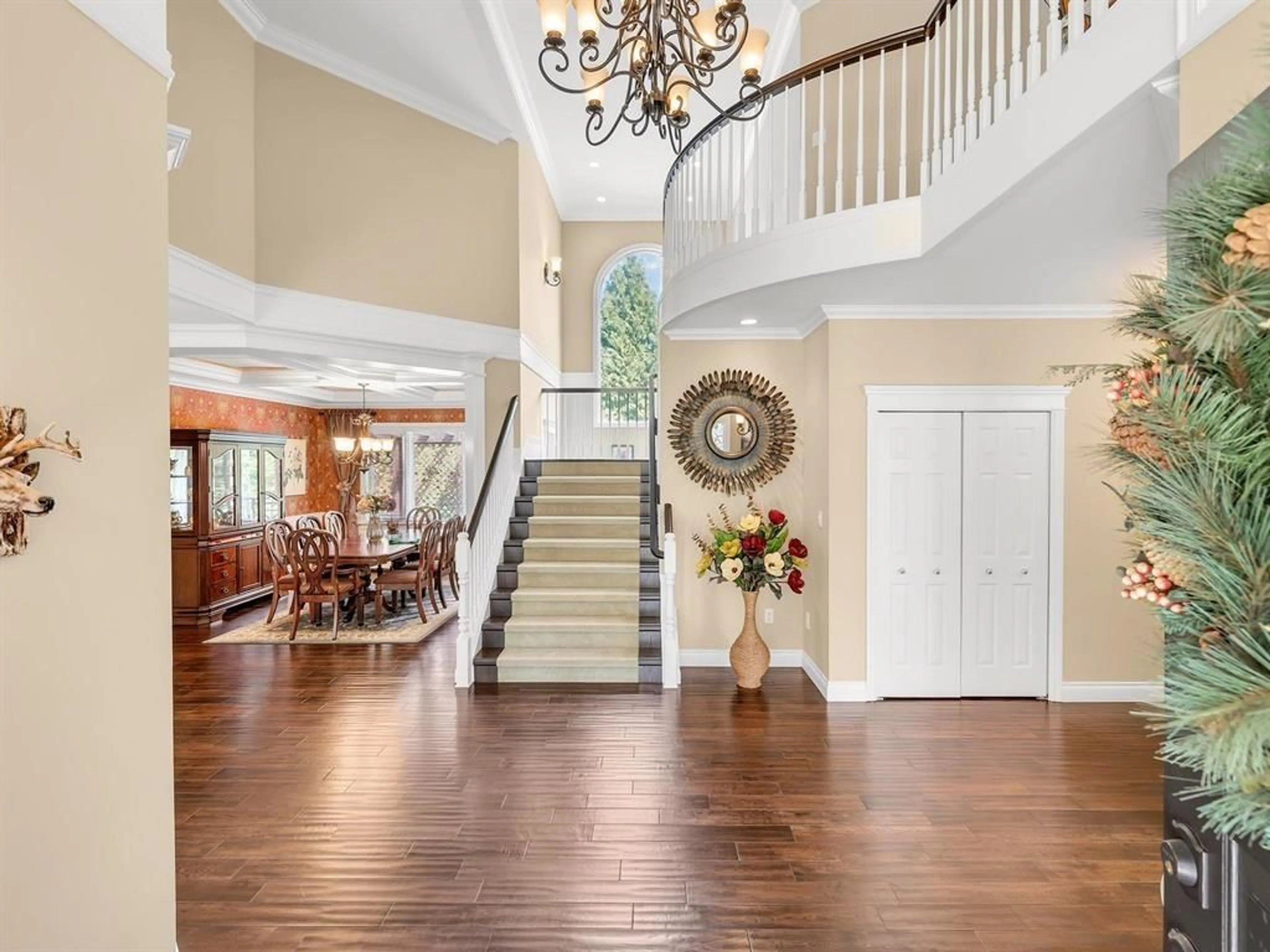 Indoor foyer for 13789 32 AVENUE, Surrey British Columbia V4P2B6