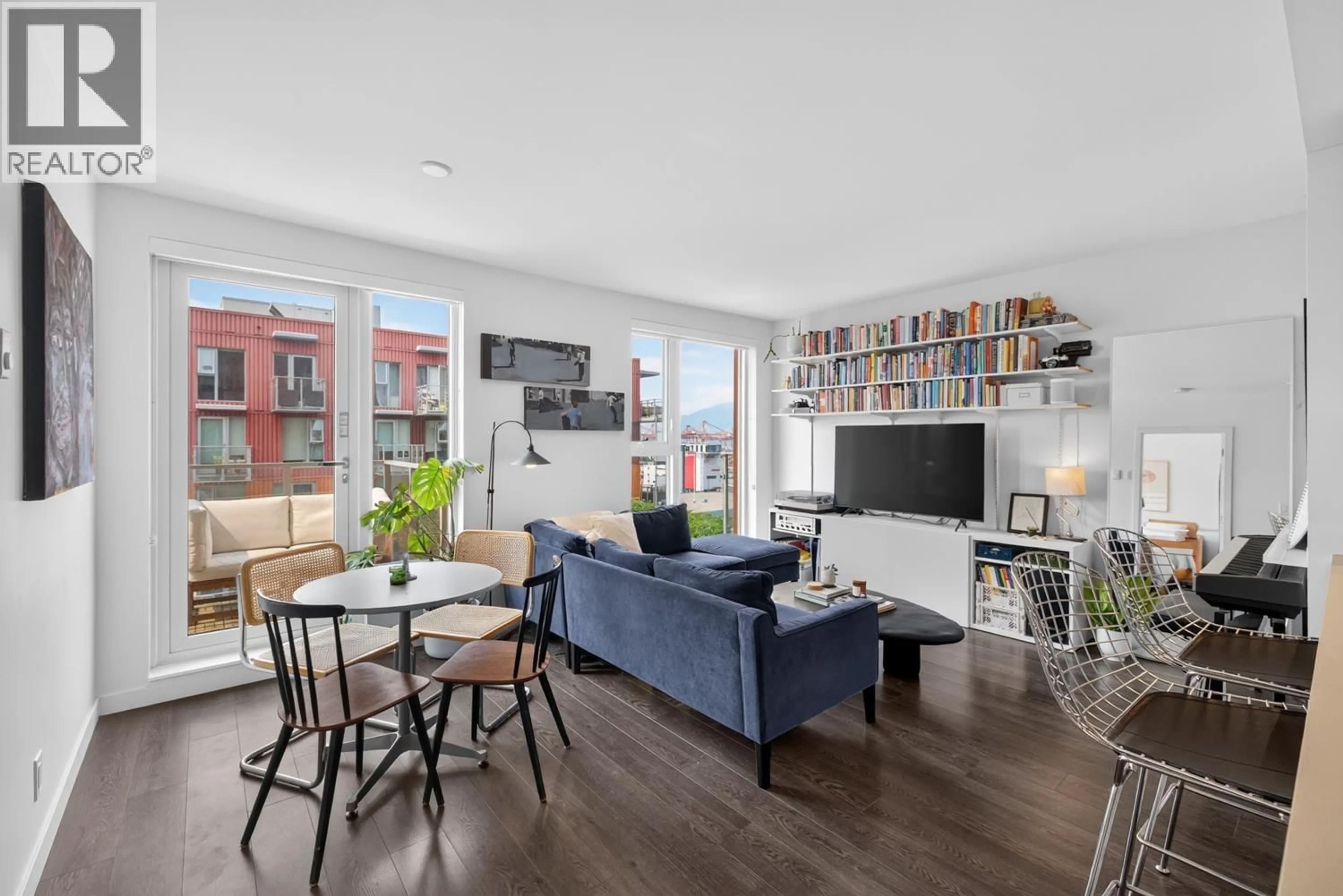 Living room with furniture, unknown for 1009 - 983 HASTINGS STREET, Vancouver British Columbia V6A0G9