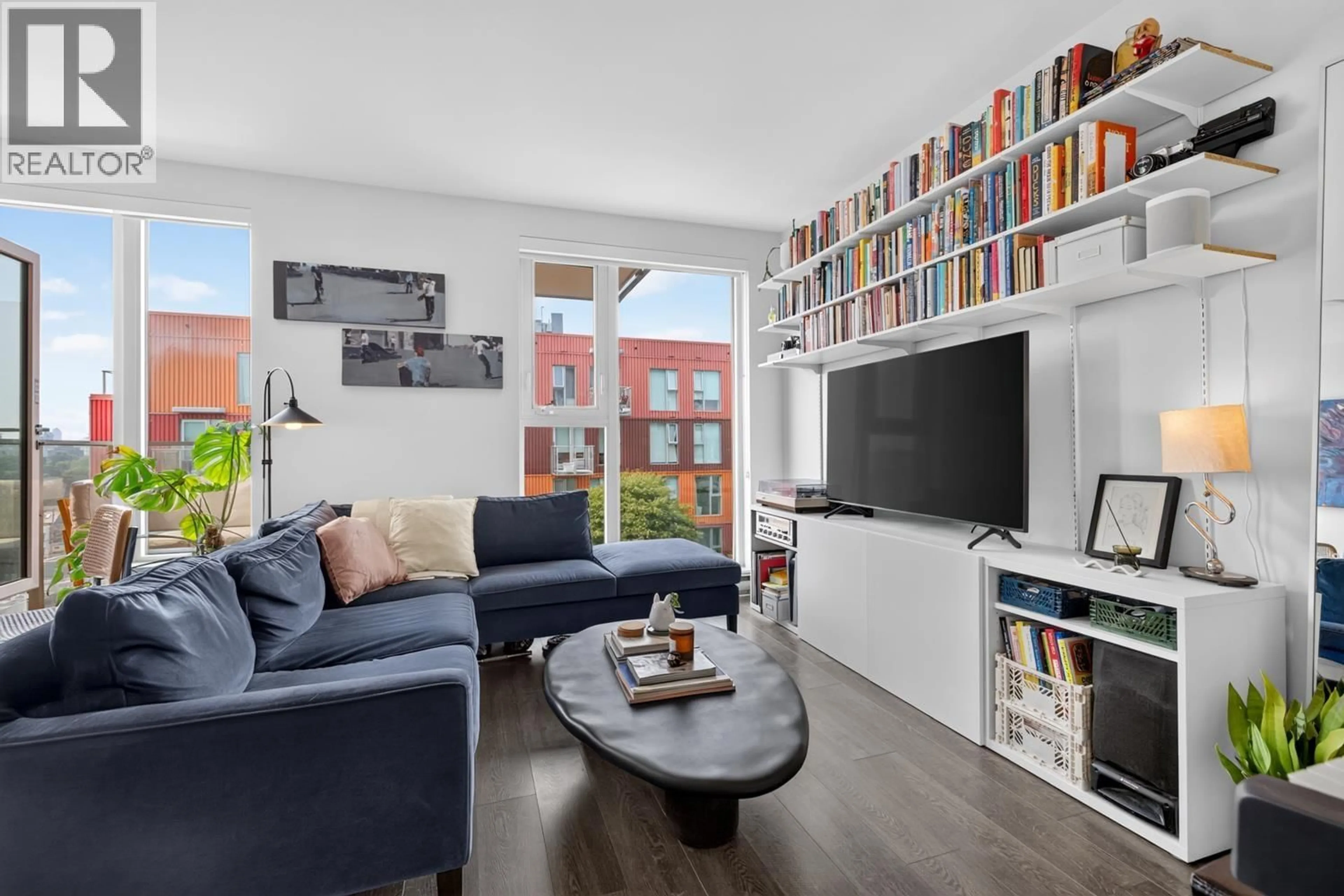 Living room with furniture, unknown for 1009 - 983 HASTINGS STREET, Vancouver British Columbia V6A0G9