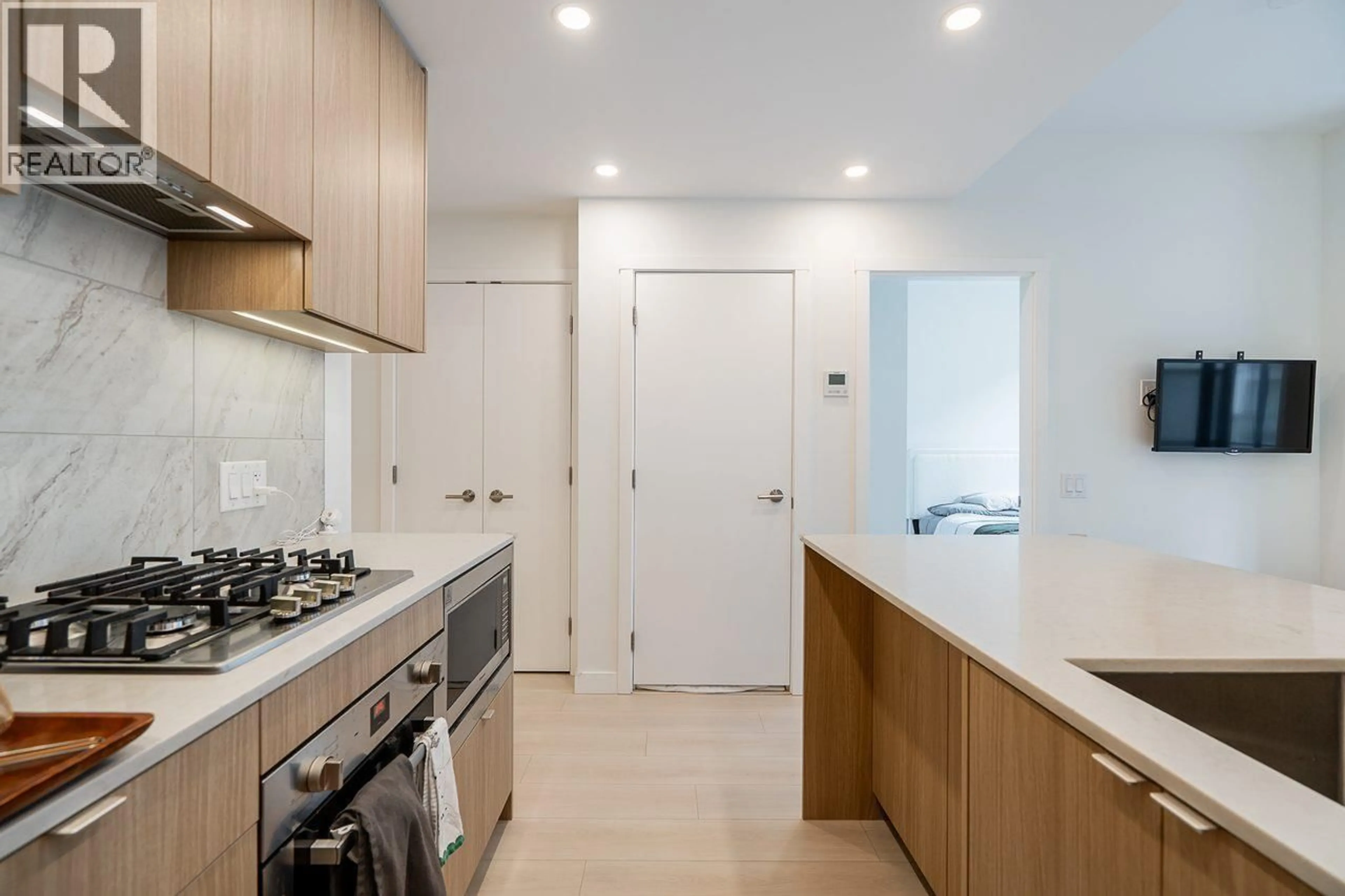 Standard kitchen, unknown for 708 - 626 CLAREMONT STREET, Coquitlam British Columbia V3J0T1