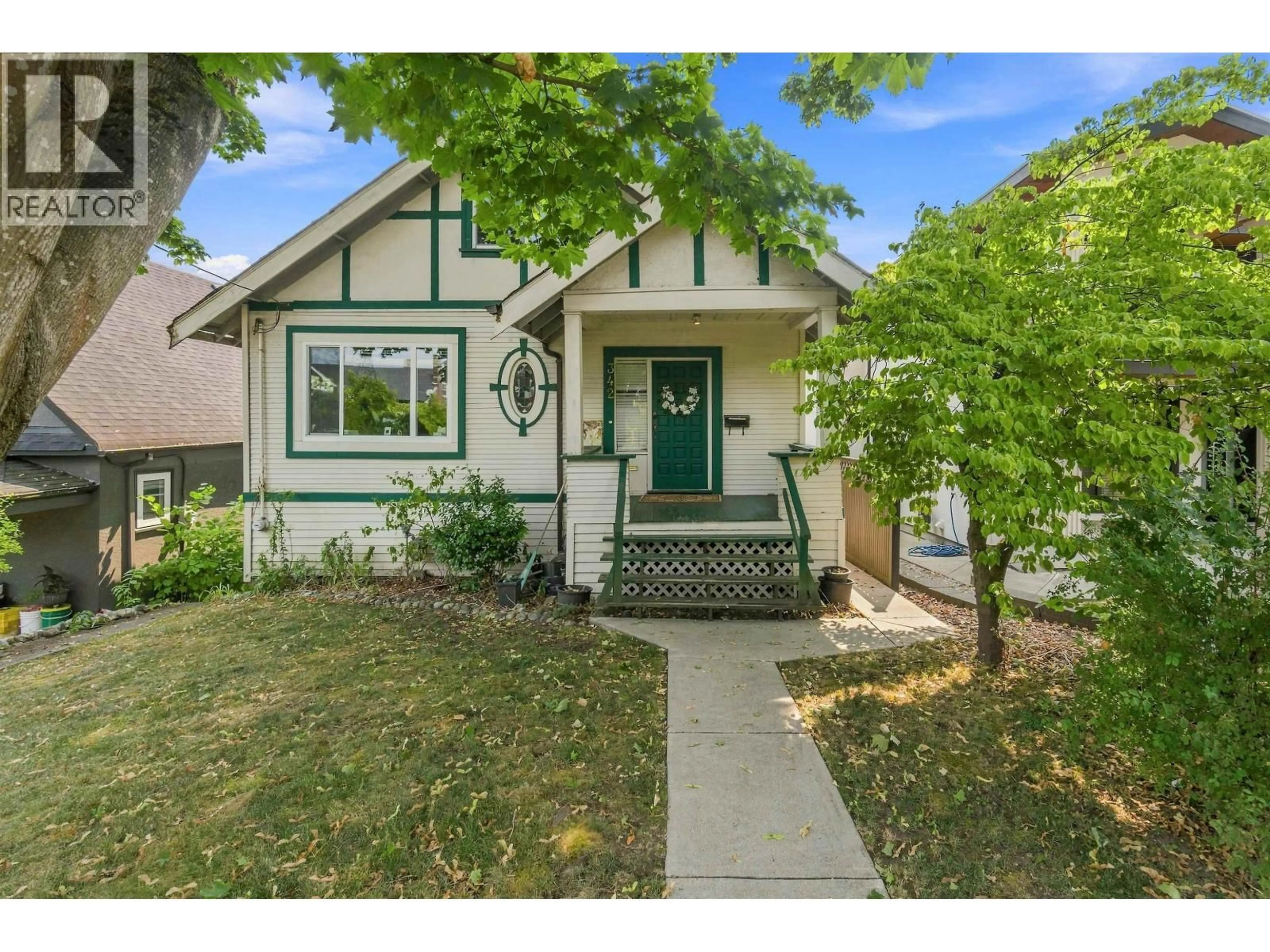 Home with vinyl exterior material, street for 342 EIGHTH AVENUE, New Westminster British Columbia V3L4K8