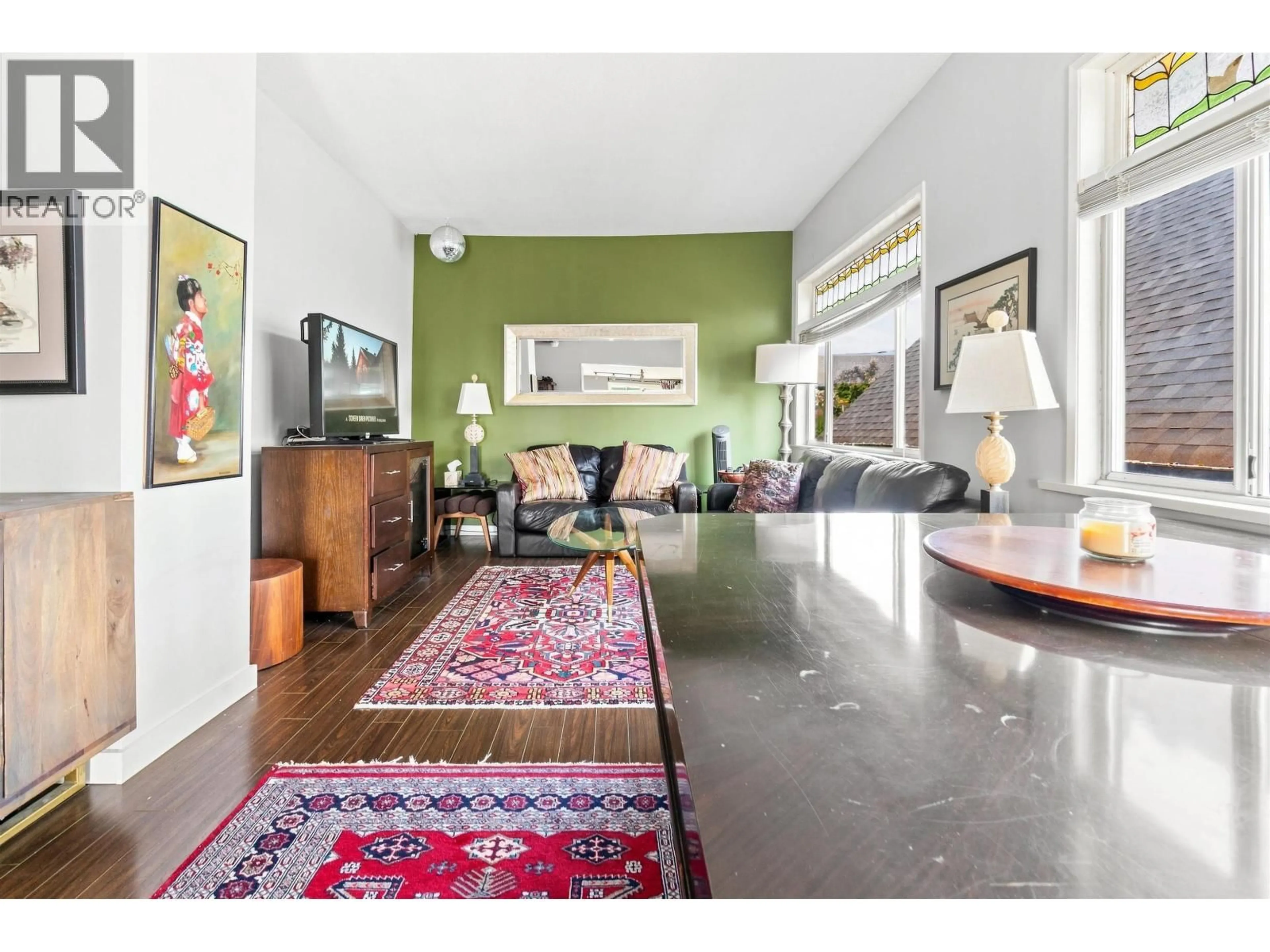 Living room with furniture, unknown for 342 EIGHTH AVENUE, New Westminster British Columbia V3L4K8