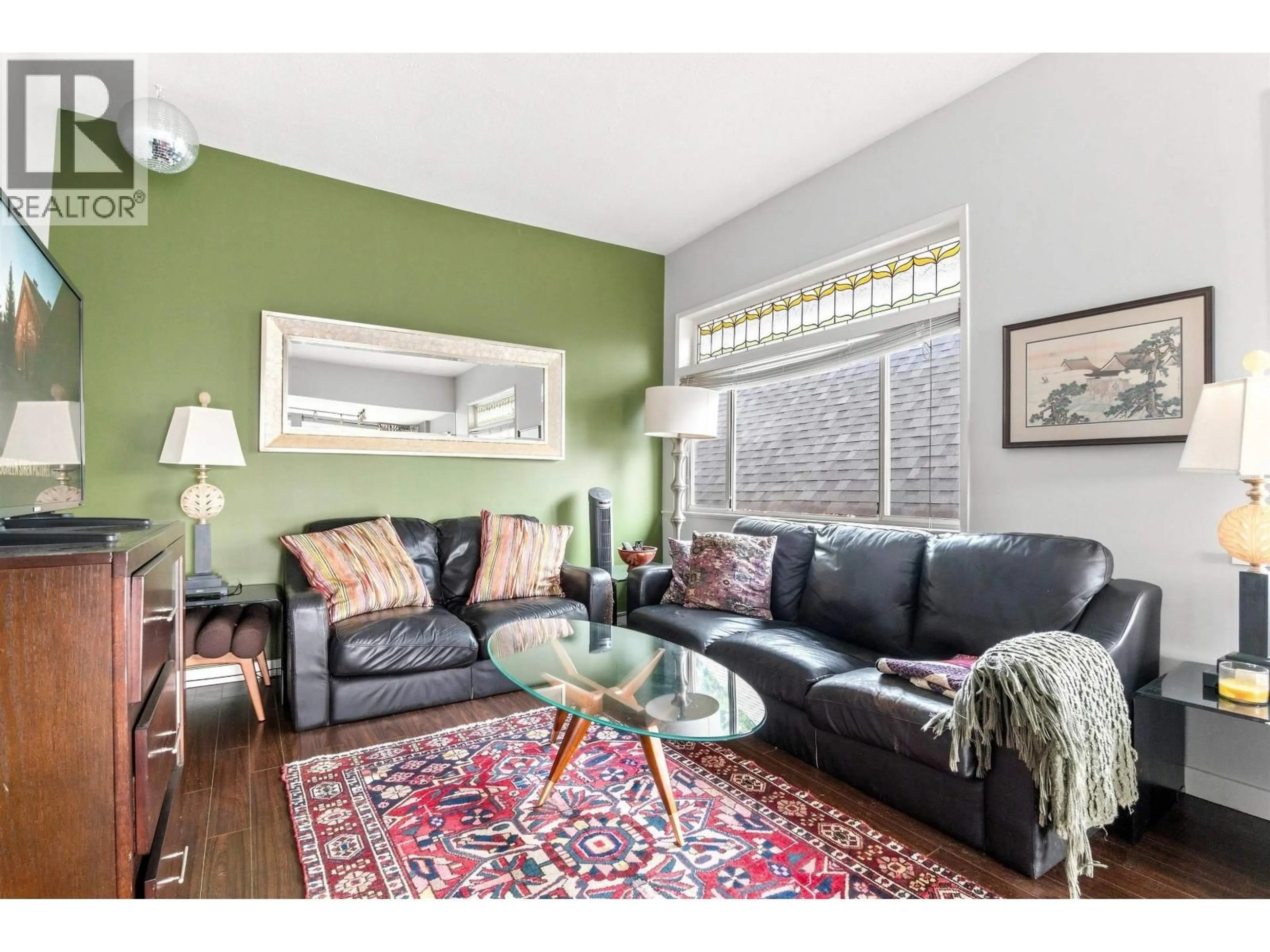 Living room with furniture, unknown for 342 EIGHTH AVENUE, New Westminster British Columbia V3L4K8