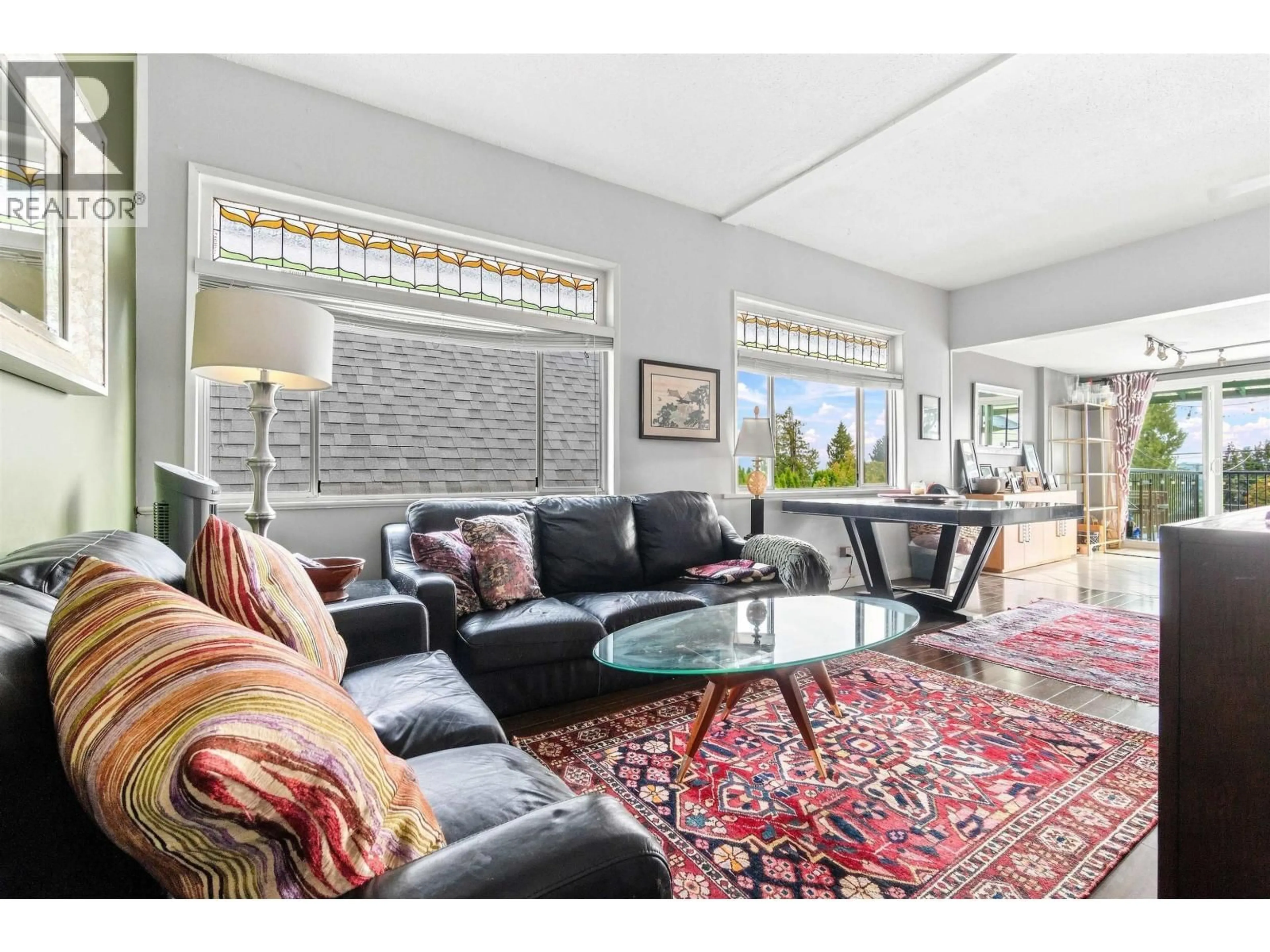 Living room with furniture, unknown for 342 EIGHTH AVENUE, New Westminster British Columbia V3L4K8
