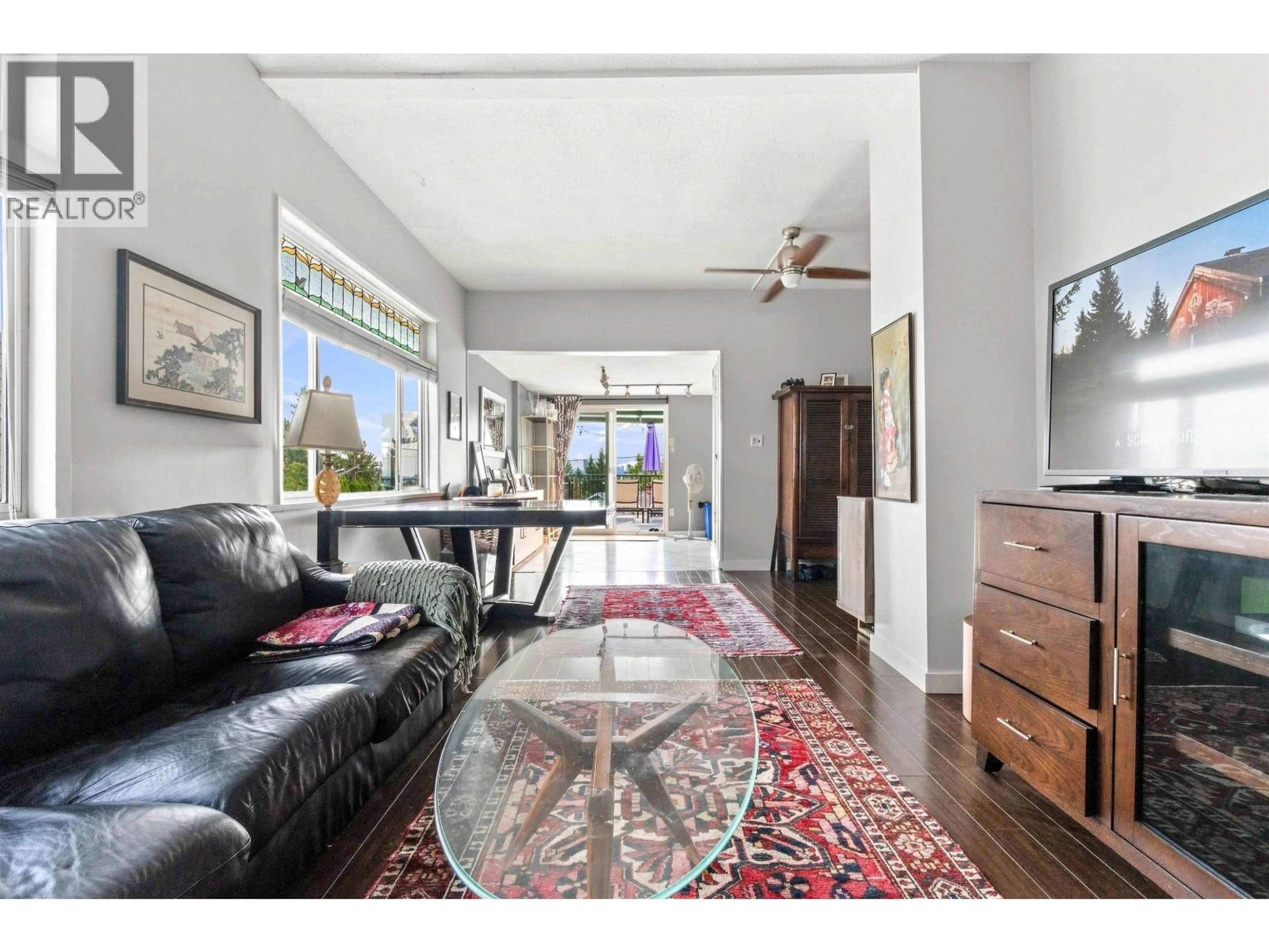 Living room with furniture, unknown for 342 EIGHTH AVENUE, New Westminster British Columbia V3L4K8