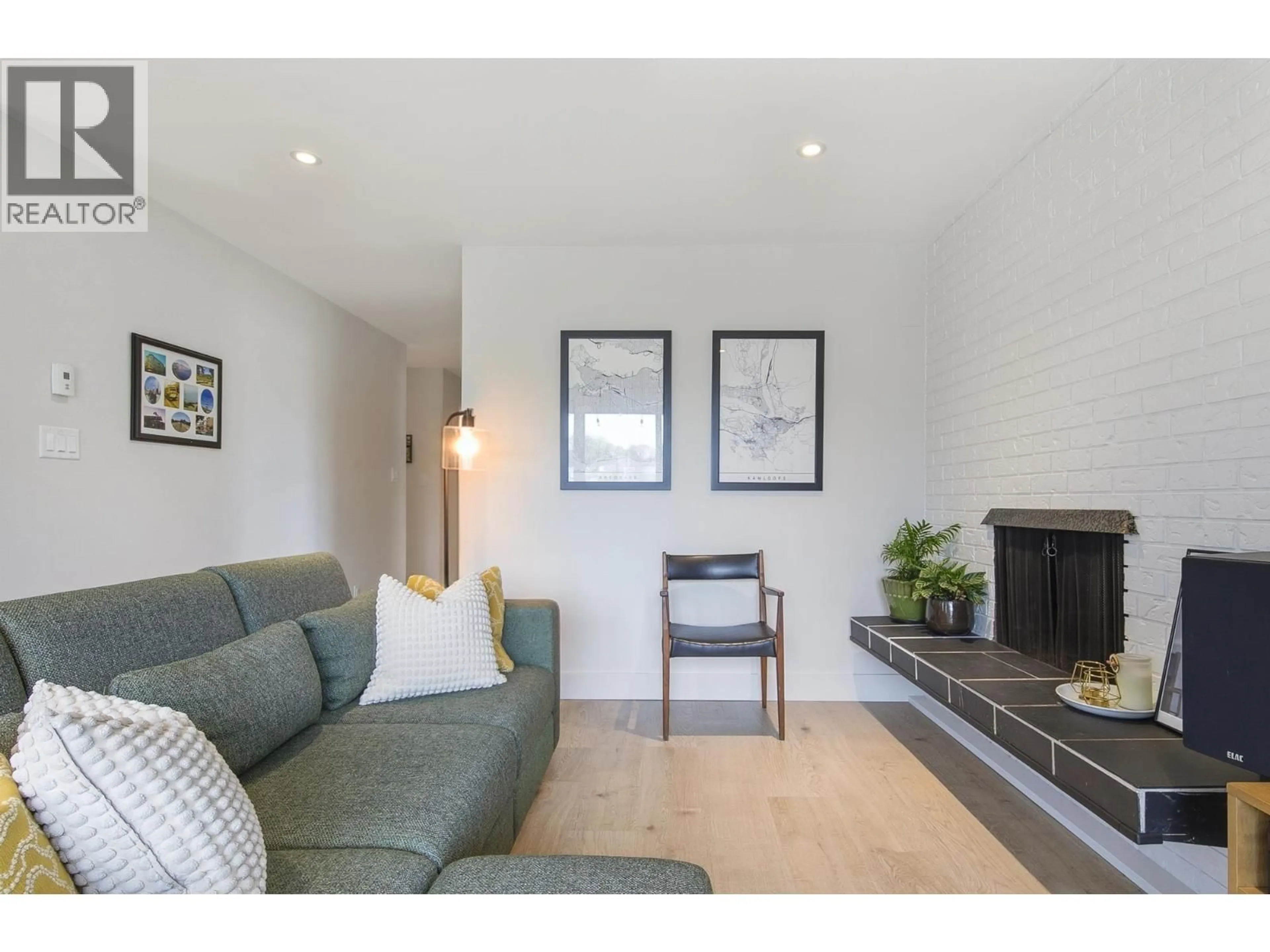 Living room with furniture, unknown for 304 - 1825 8TH AVENUE, Vancouver British Columbia V6J1V9