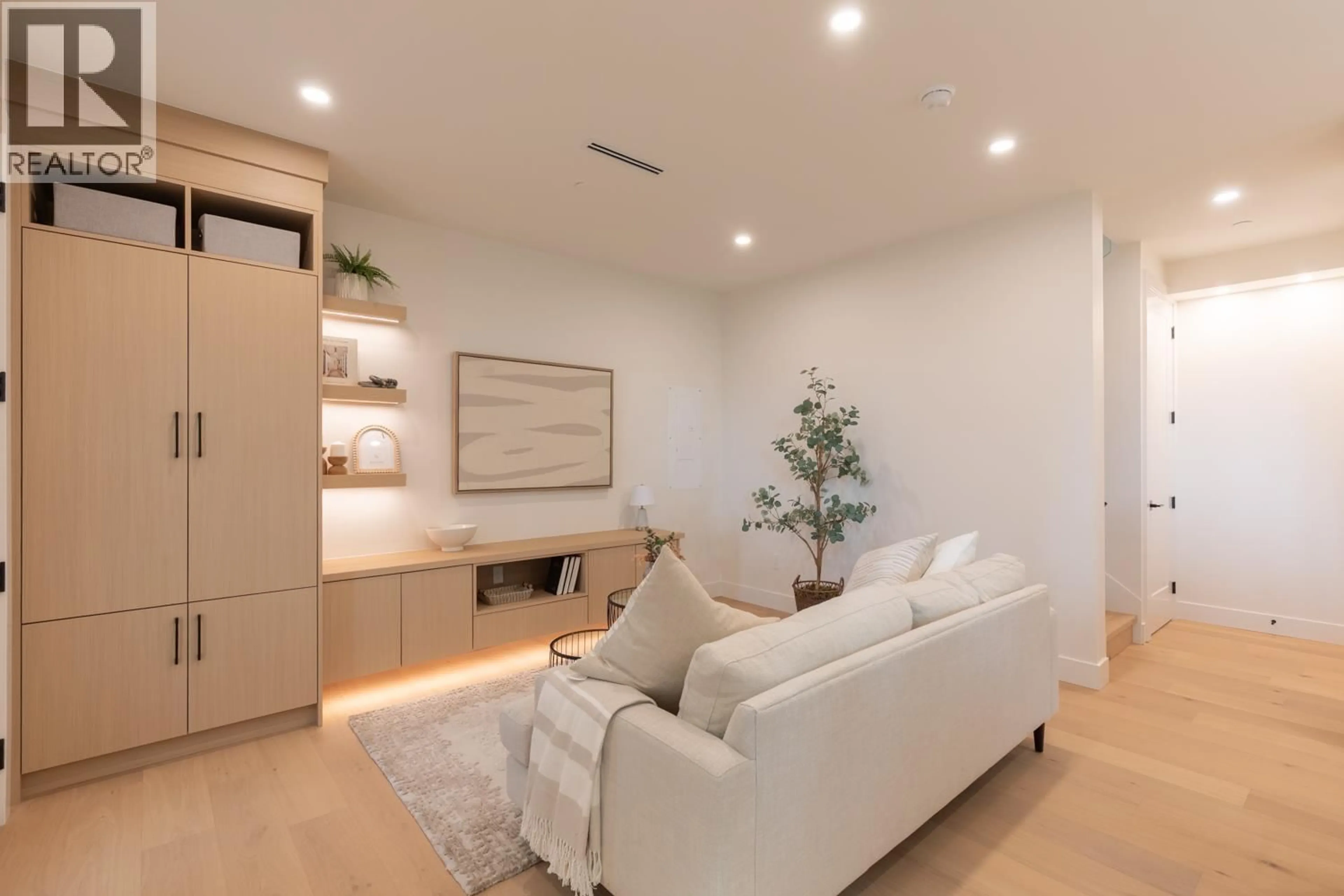 Living room with furniture, wood/laminate floor for 1 - 3615 TURNER STREET, Vancouver British Columbia V5K2J2