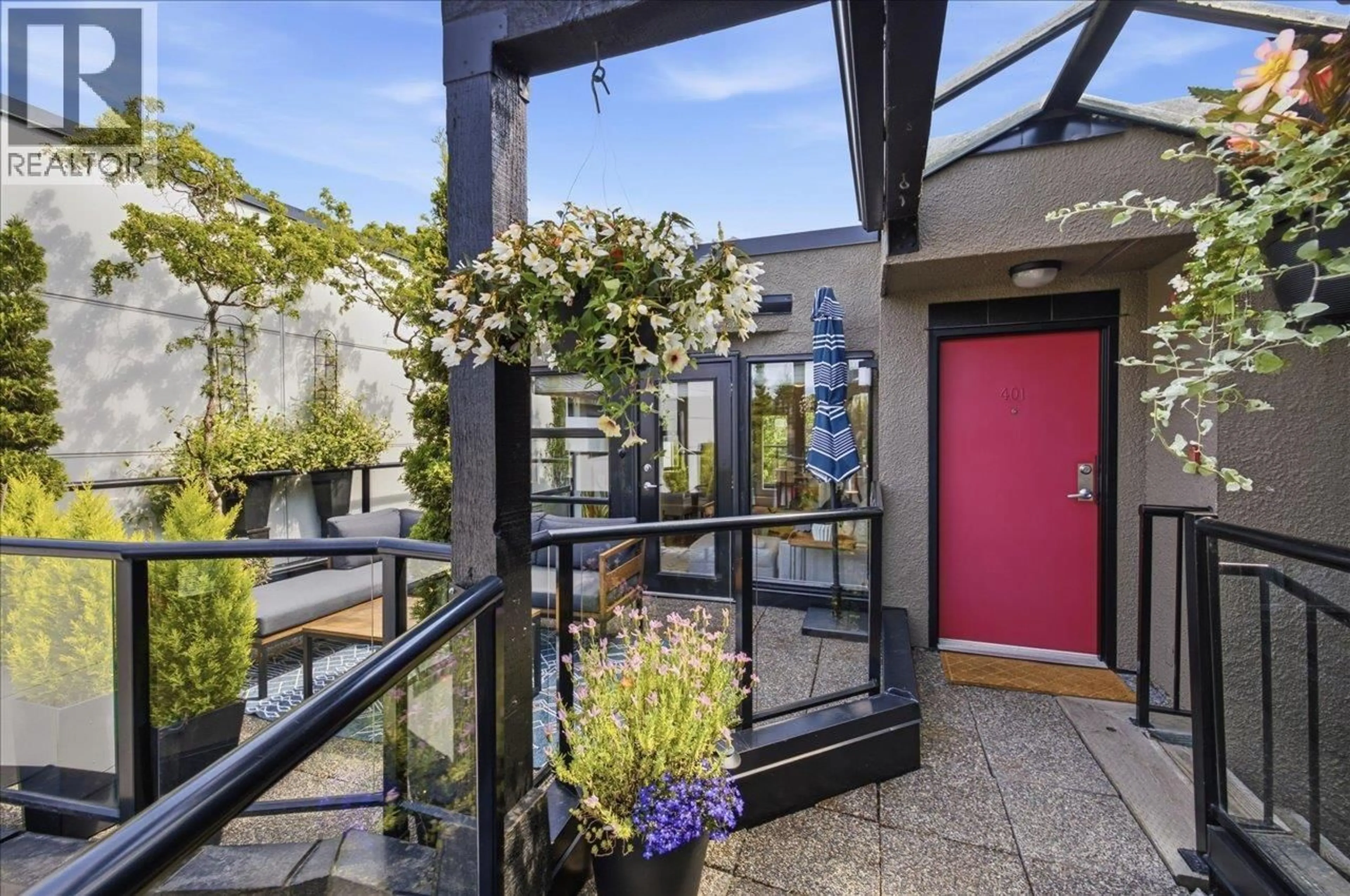 Indoor foyer for 401 - 3673 11TH AVENUE, Vancouver British Columbia V6R2K4