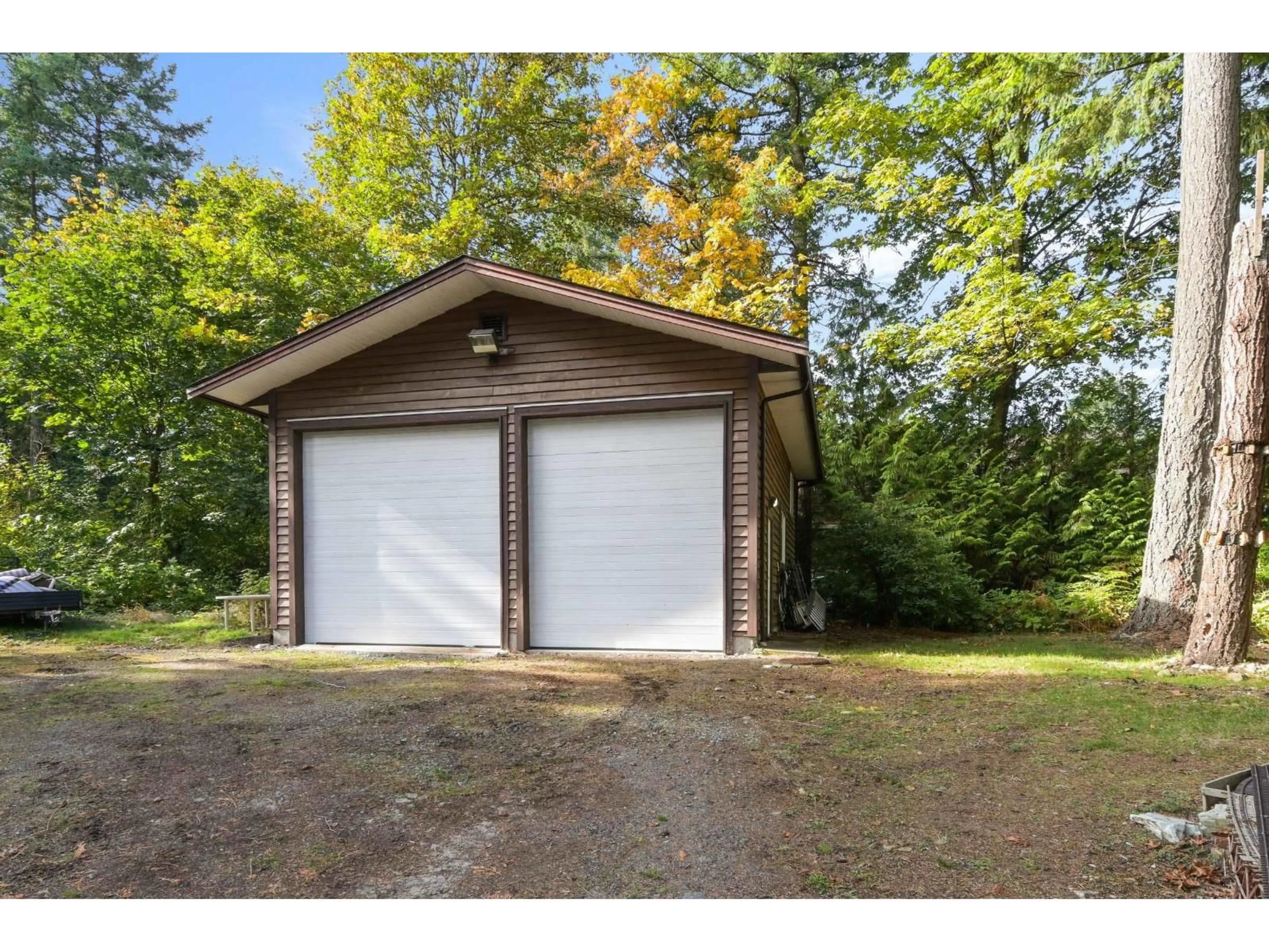 Indoor garage for 2143 180 STREET, Surrey British Columbia V3Z9V7
