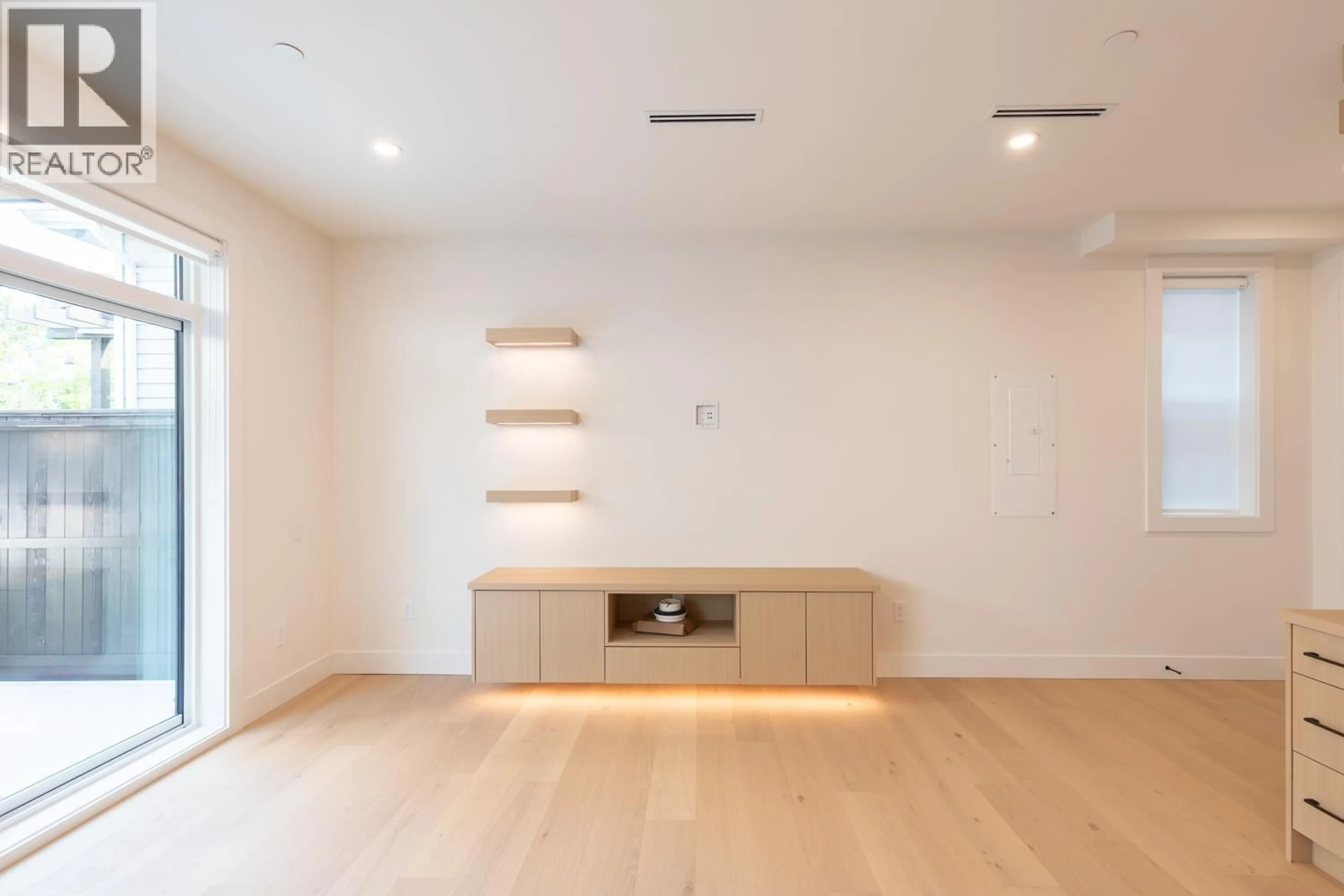 Unknown for 2 - 3615 TURNER STREET, Vancouver British Columbia V5K2J2