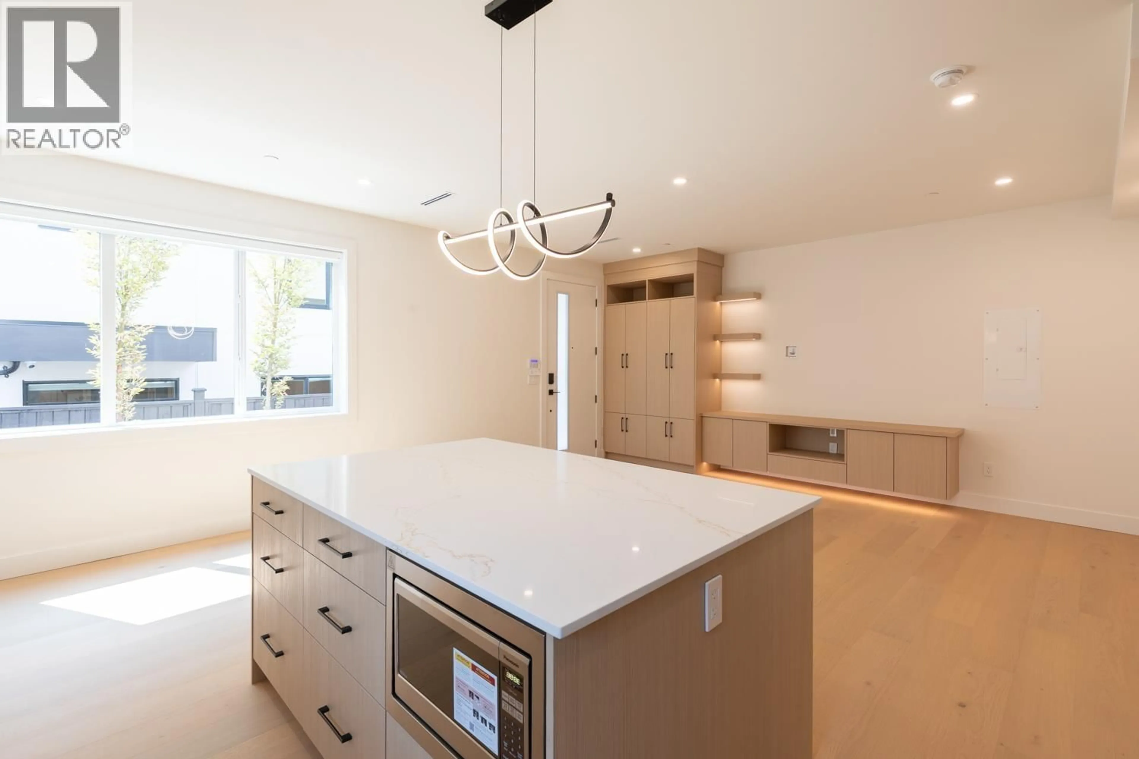 Contemporary kitchen, ceramic/tile floor for 3 - 3615 TURNER STREET, Vancouver British Columbia V5K2J2