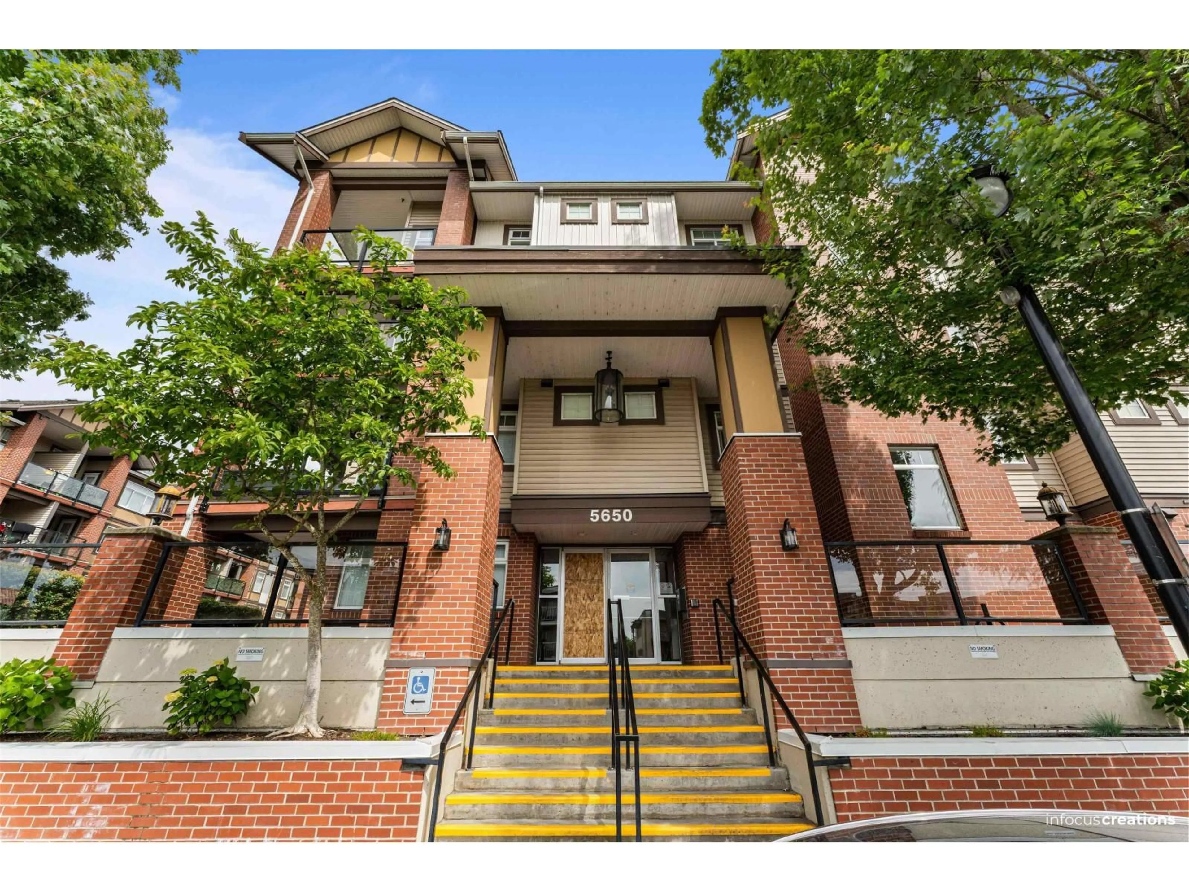 Indoor foyer for 215 - 5650 201A STREET STREET, Langley British Columbia V3A0B3