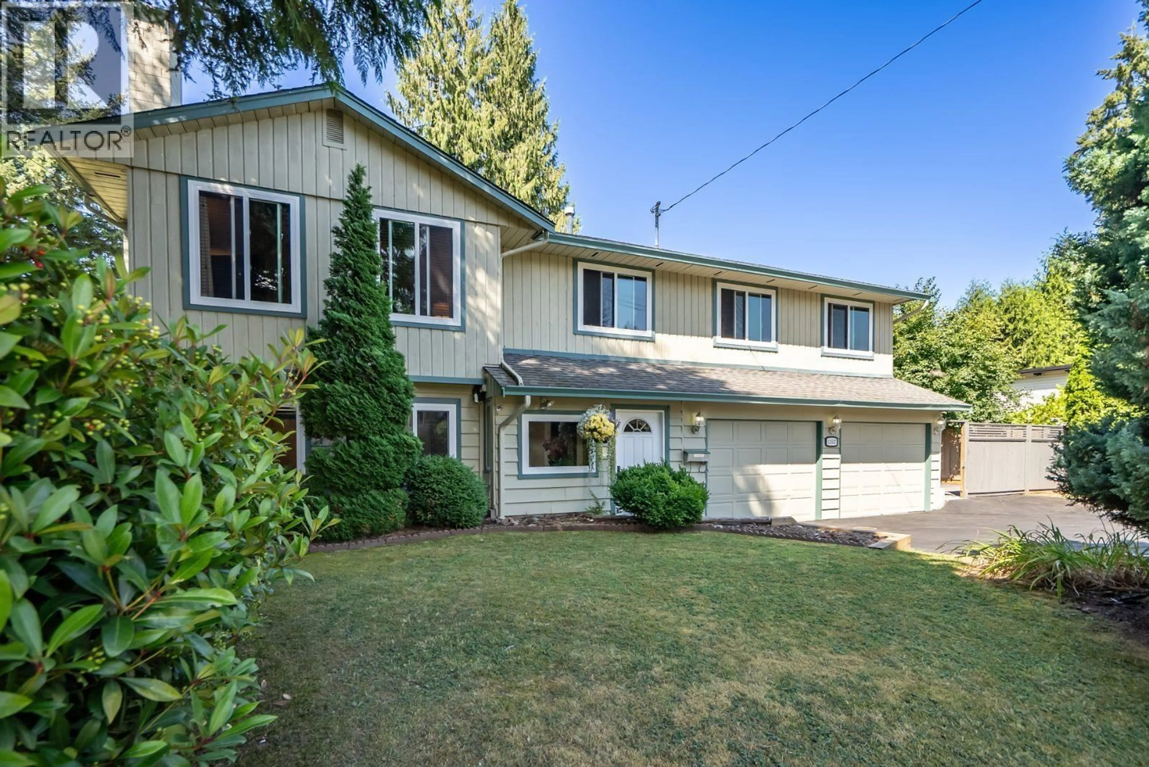 Home with vinyl exterior material, street for 11527 FRASERVIEW STREET, Maple Ridge British Columbia V2X4Y8