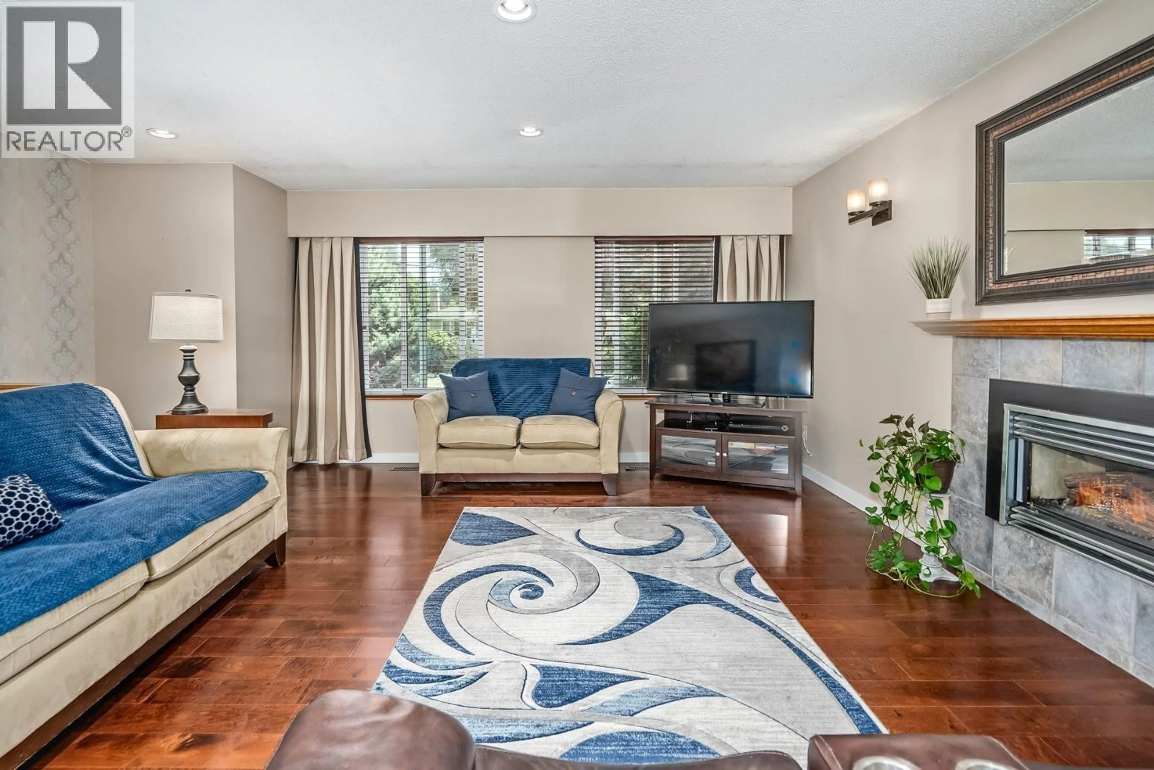 Living room with furniture, unknown for 11527 FRASERVIEW STREET, Maple Ridge British Columbia V2X4Y8