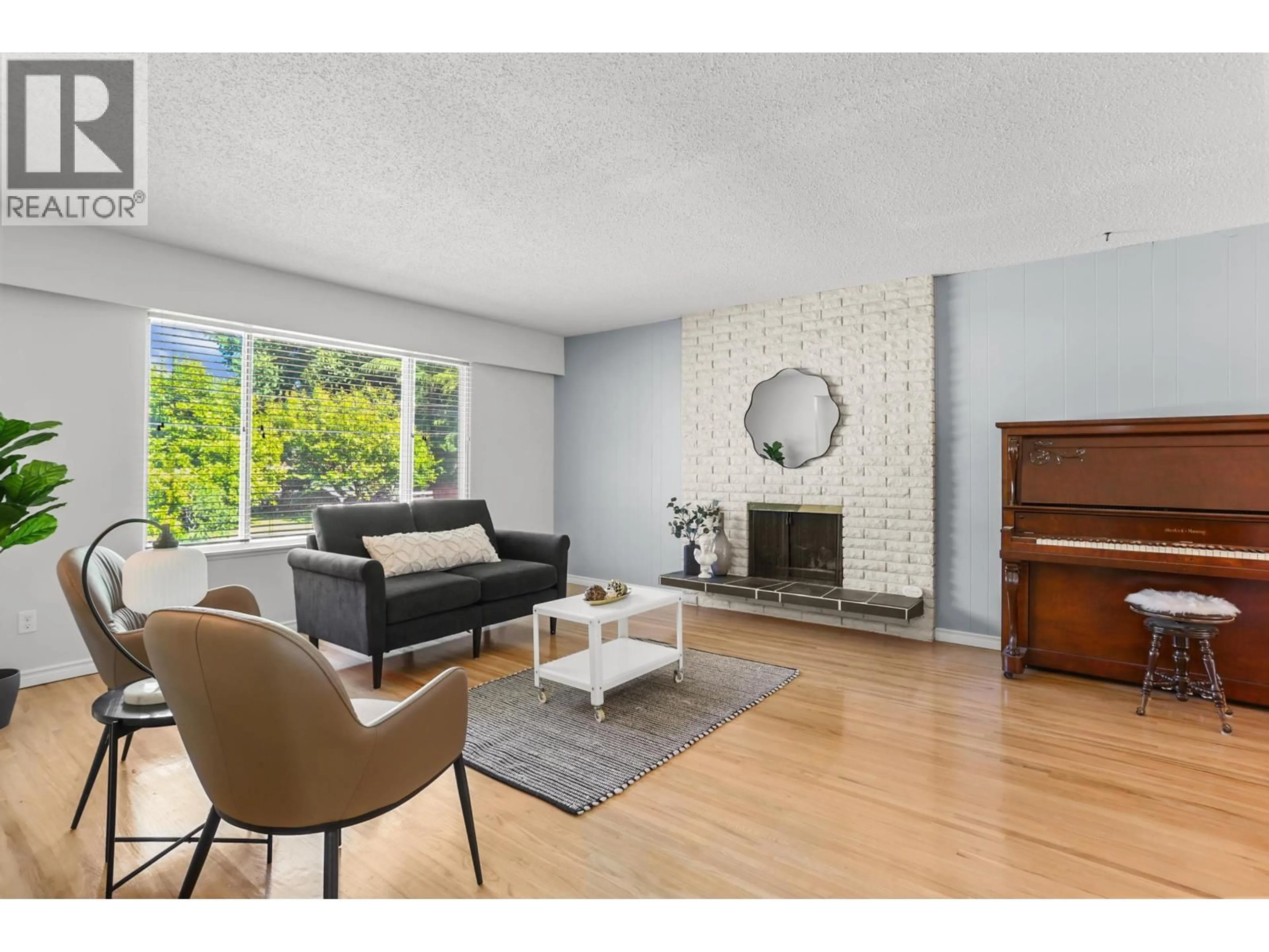 Living room with furniture, unknown for 11663 MORRIS STREET, Maple Ridge British Columbia V2X5C5