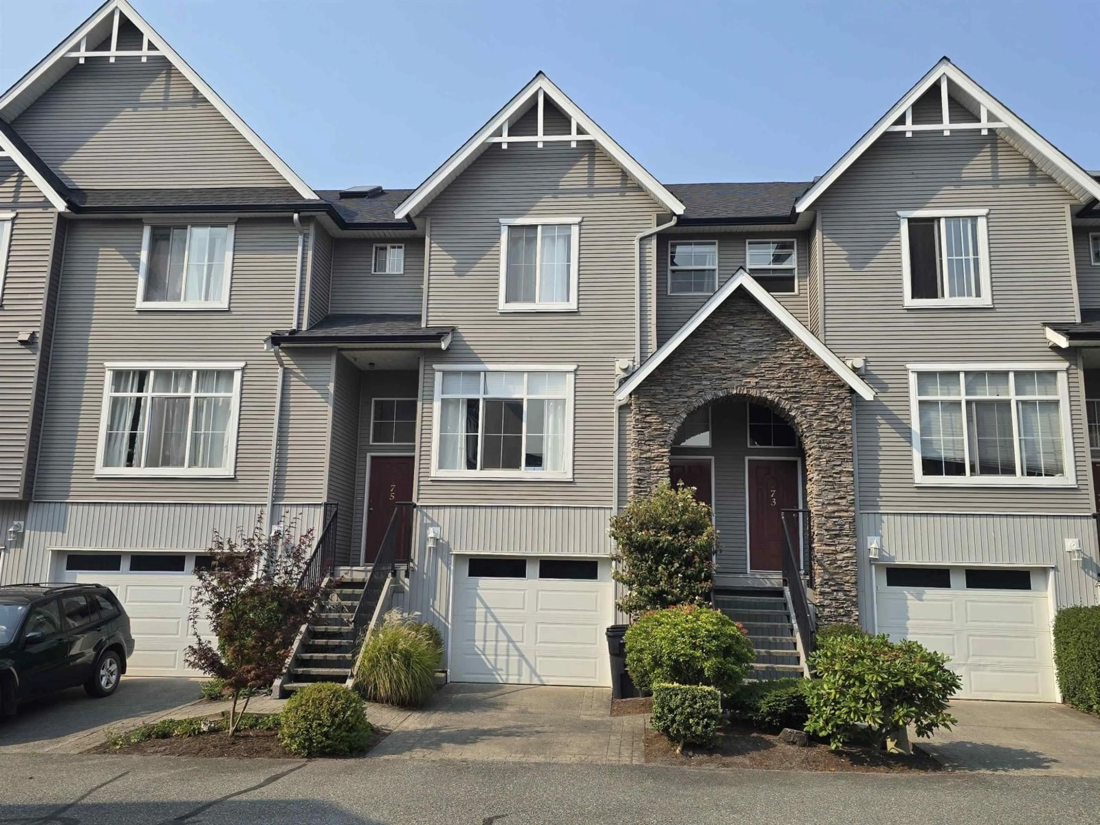 Home with vinyl exterior material, street for 74 - 8881 WALTERS STREET, Chilliwack British Columbia V2P8E9