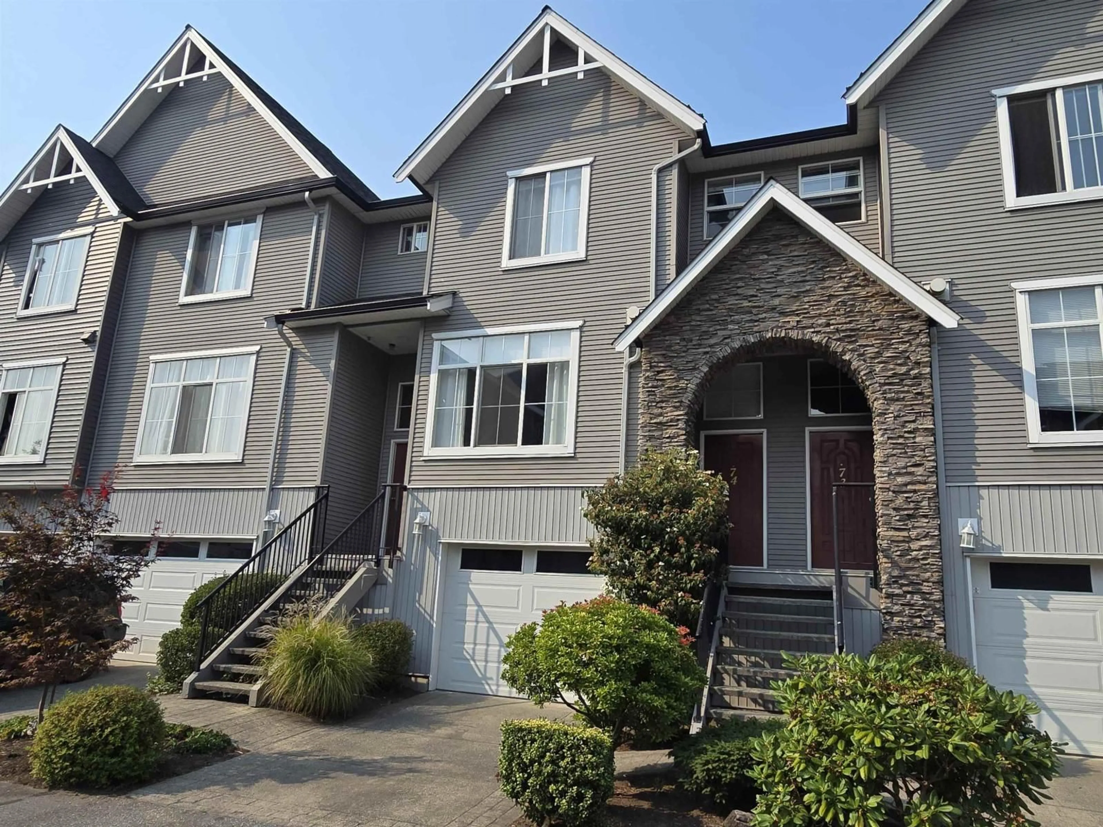 Home with vinyl exterior material, street for 74 - 8881 WALTERS STREET, Chilliwack British Columbia V2P8E9