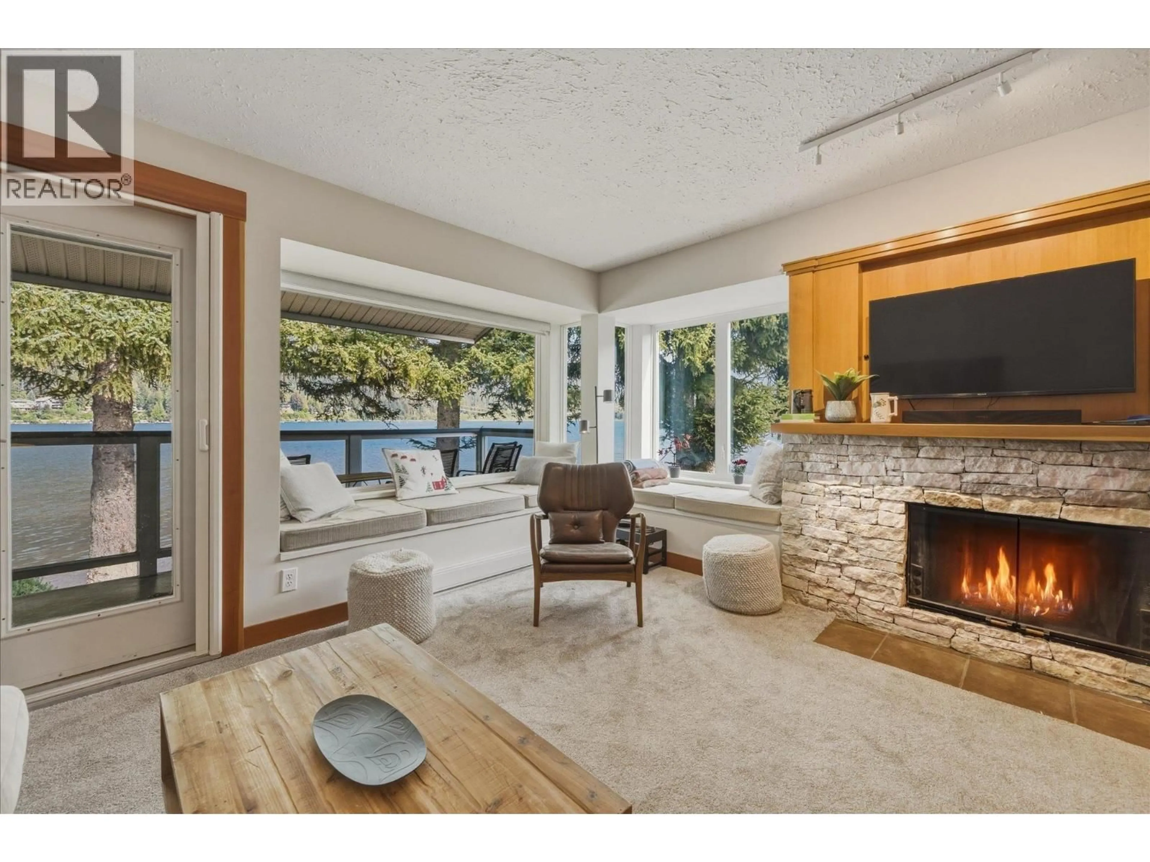 Living room with furniture, unknown for 17 - 3262 ARCHIBALD WAY, Whistler British Columbia V8E0T3