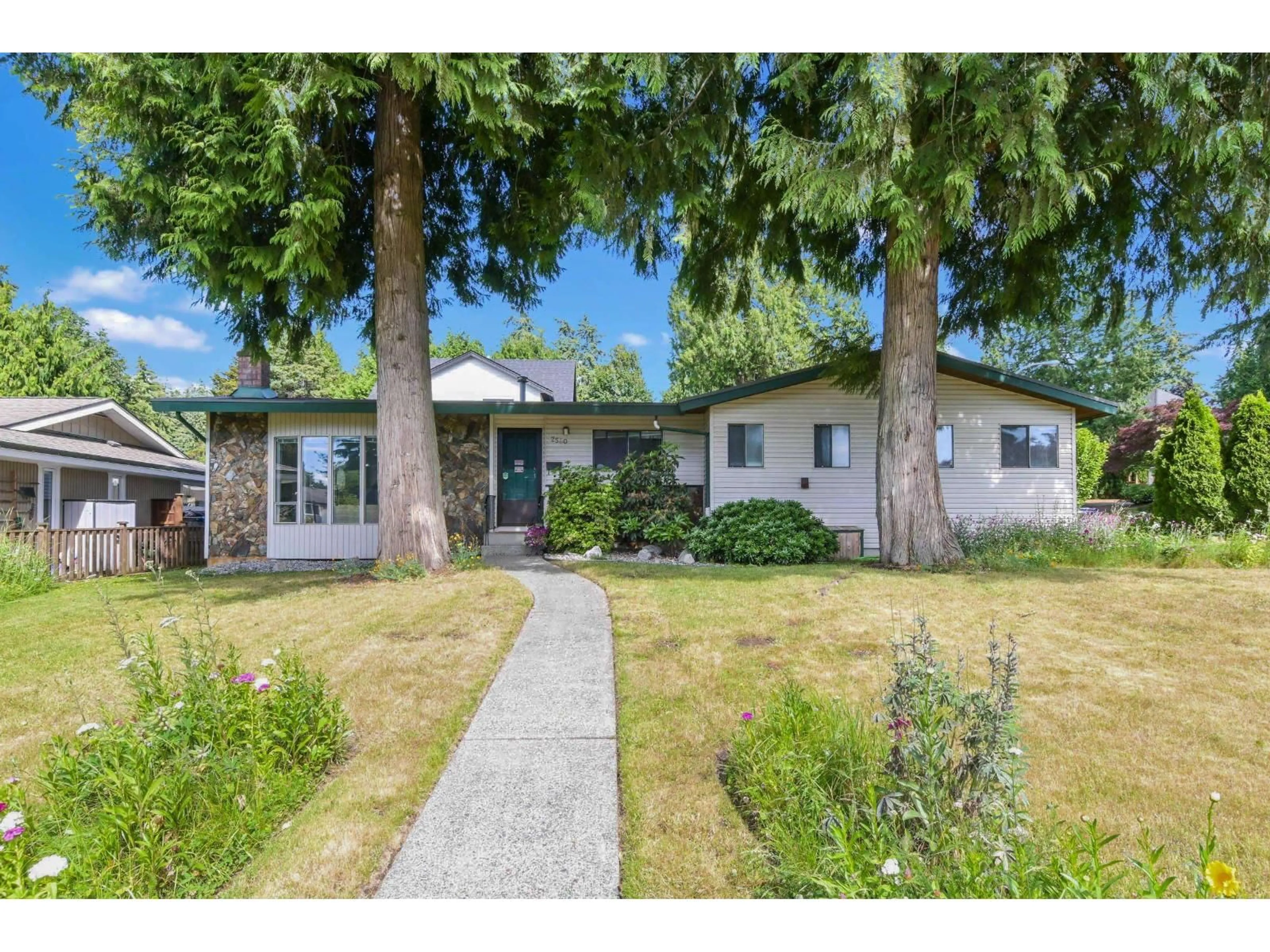 A pic from outside/outdoor area/front of a property/back of a property/a pic from drone, street for 2560 127 STREET, Surrey British Columbia V4A5S6